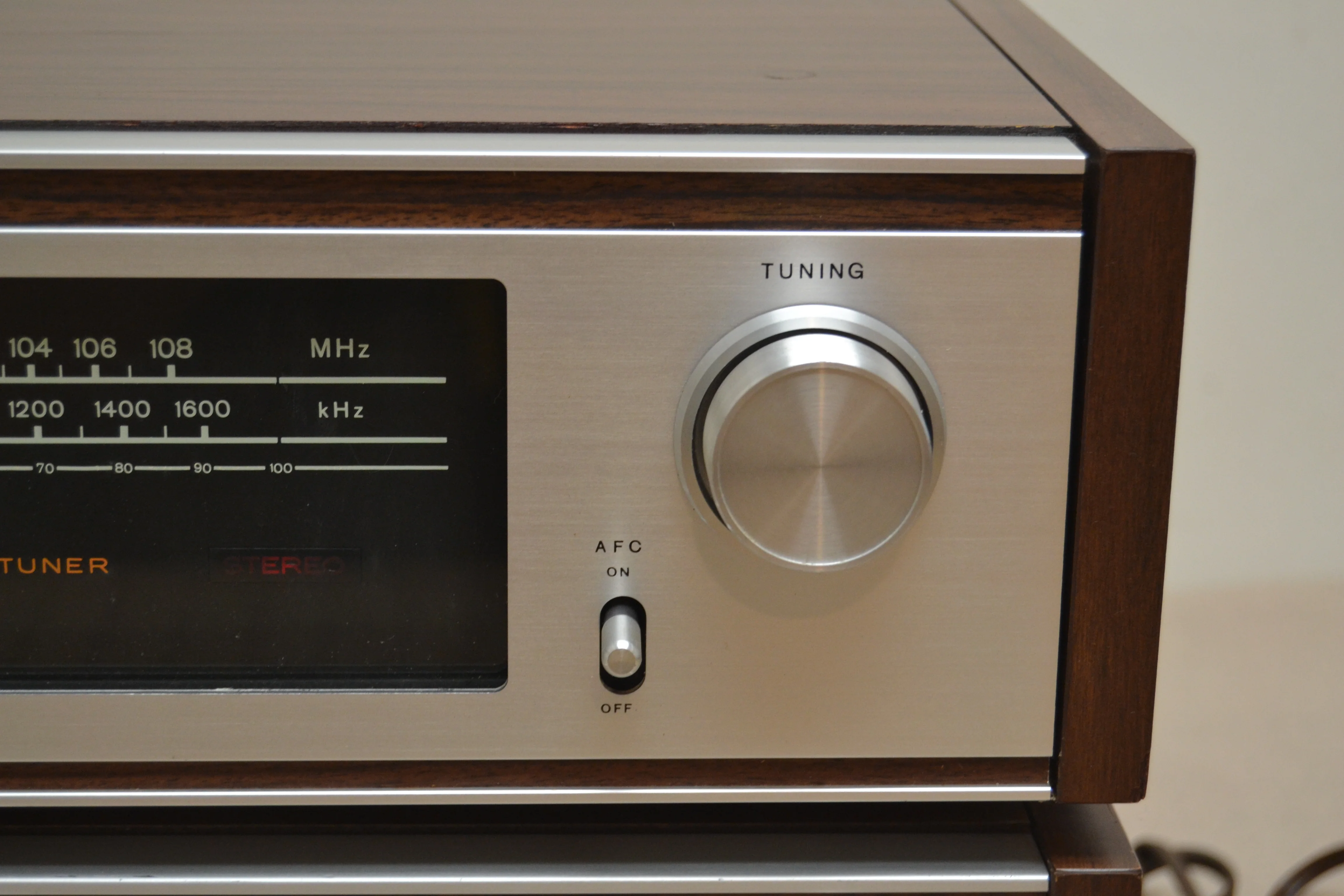 Sony TA-1010 Integrated Amplifier & Sony ST-5600 Stereo Tuner - Image 4