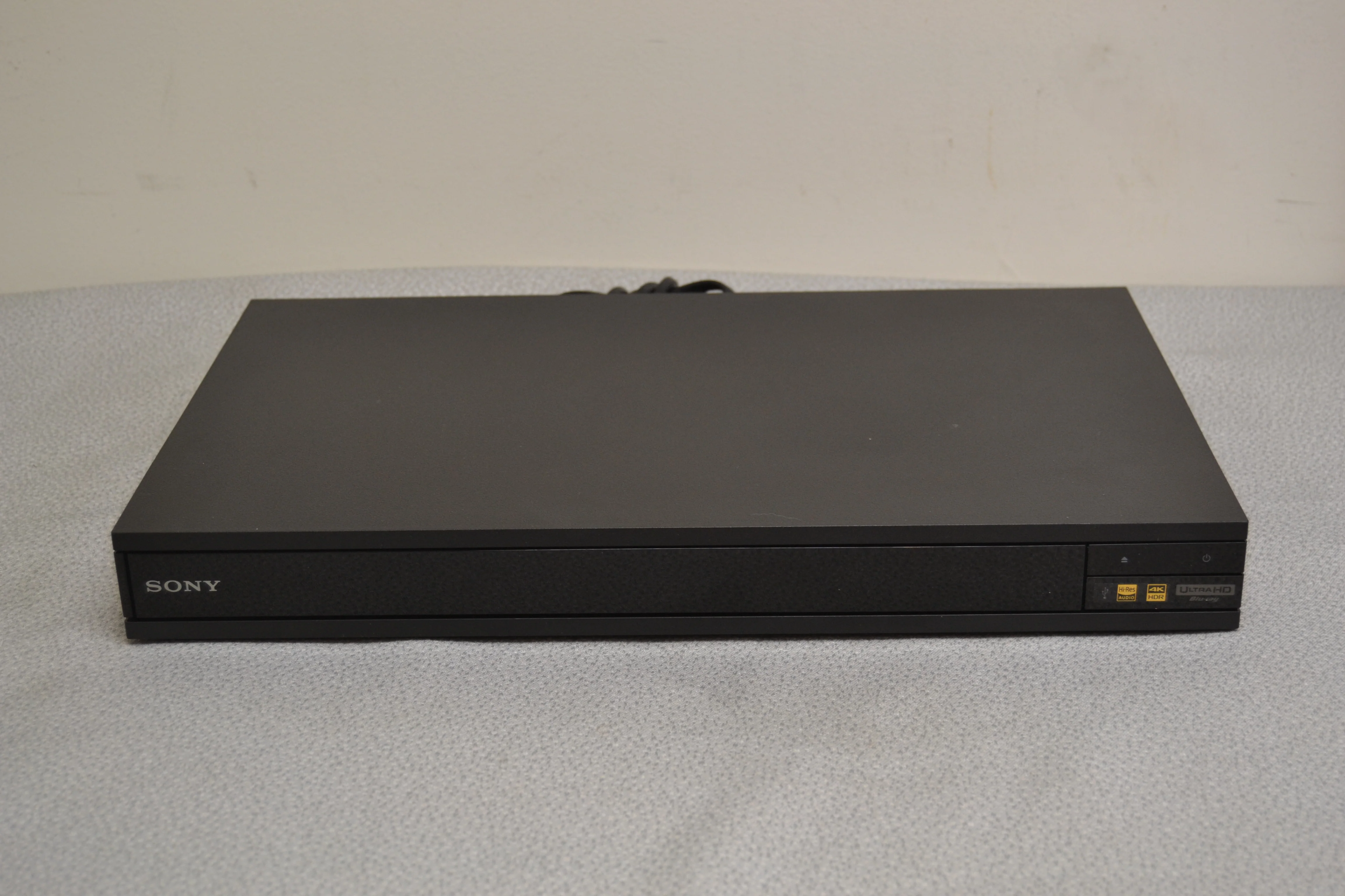 Sony UBP-X800 4K Ultra HD Blu-ray player with Wi-Fi® and Bluetooth®