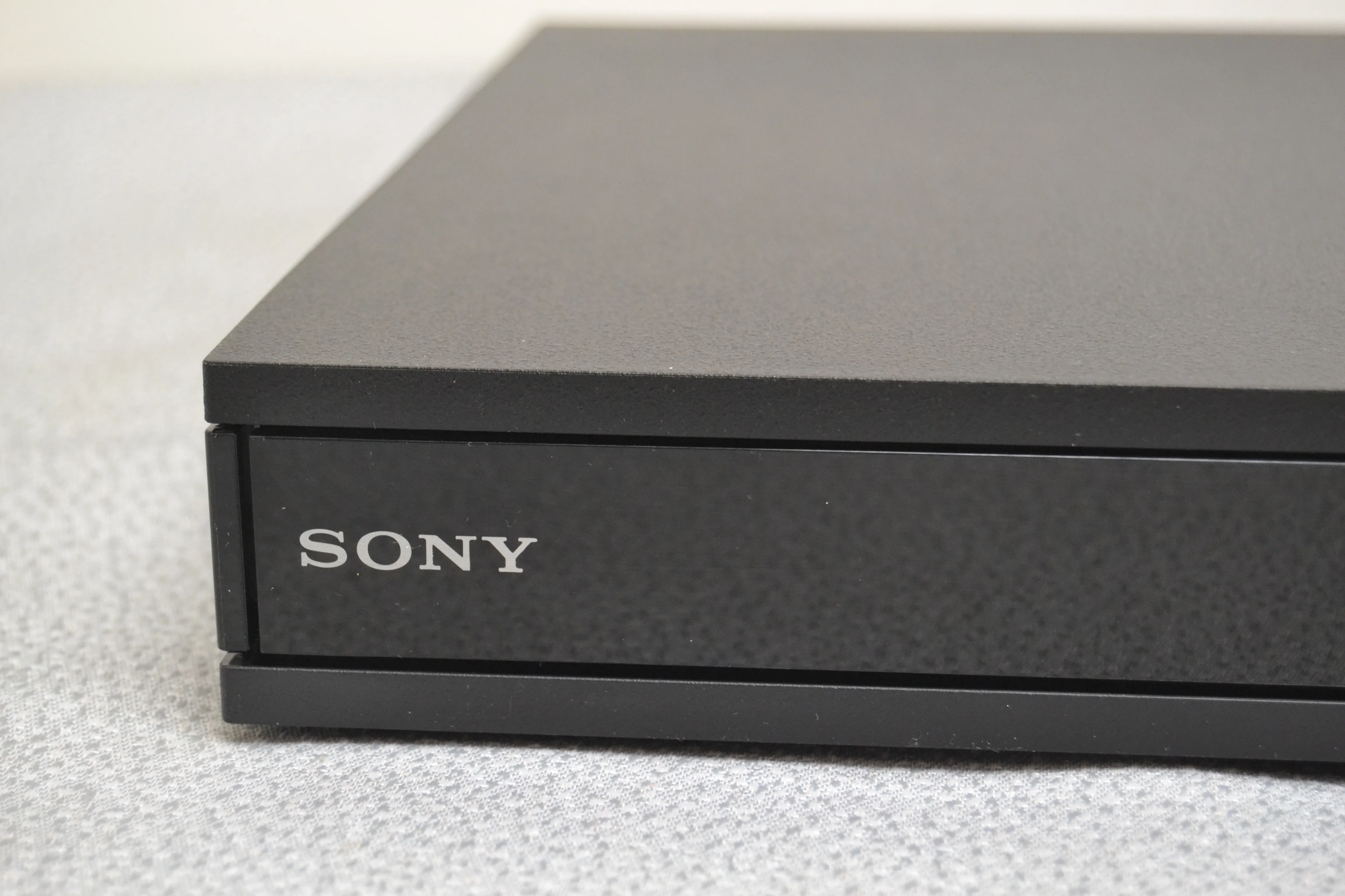 Sony UBP-X800 4K Ultra HD Blu-ray player with Wi-Fi® and Bluetooth® - Image 2