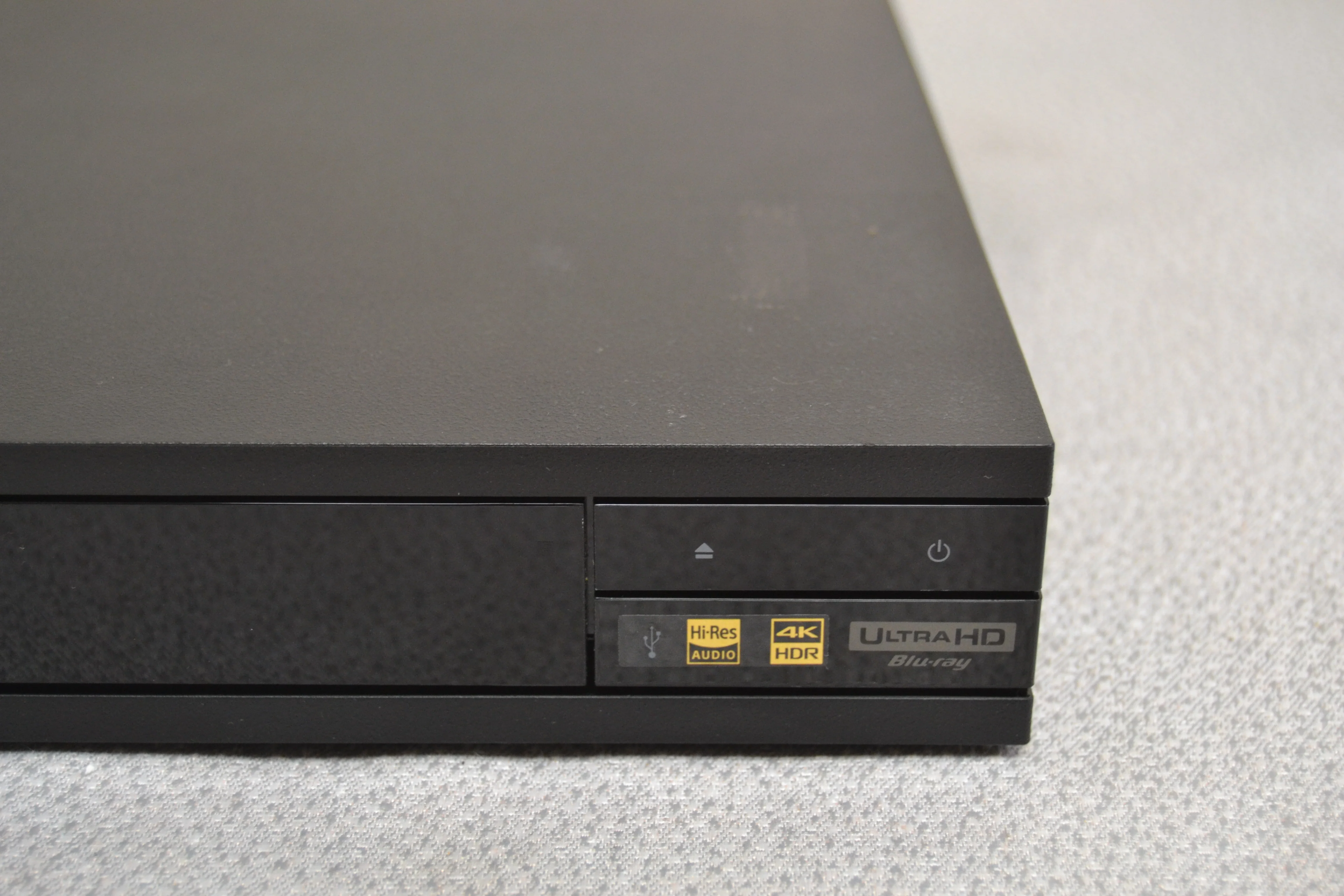 Sony UBP-X800M2 4K Ultra HD Blu-ray player with Wi-Fi® and Bluetooth® * Remote * Manual - Image 2