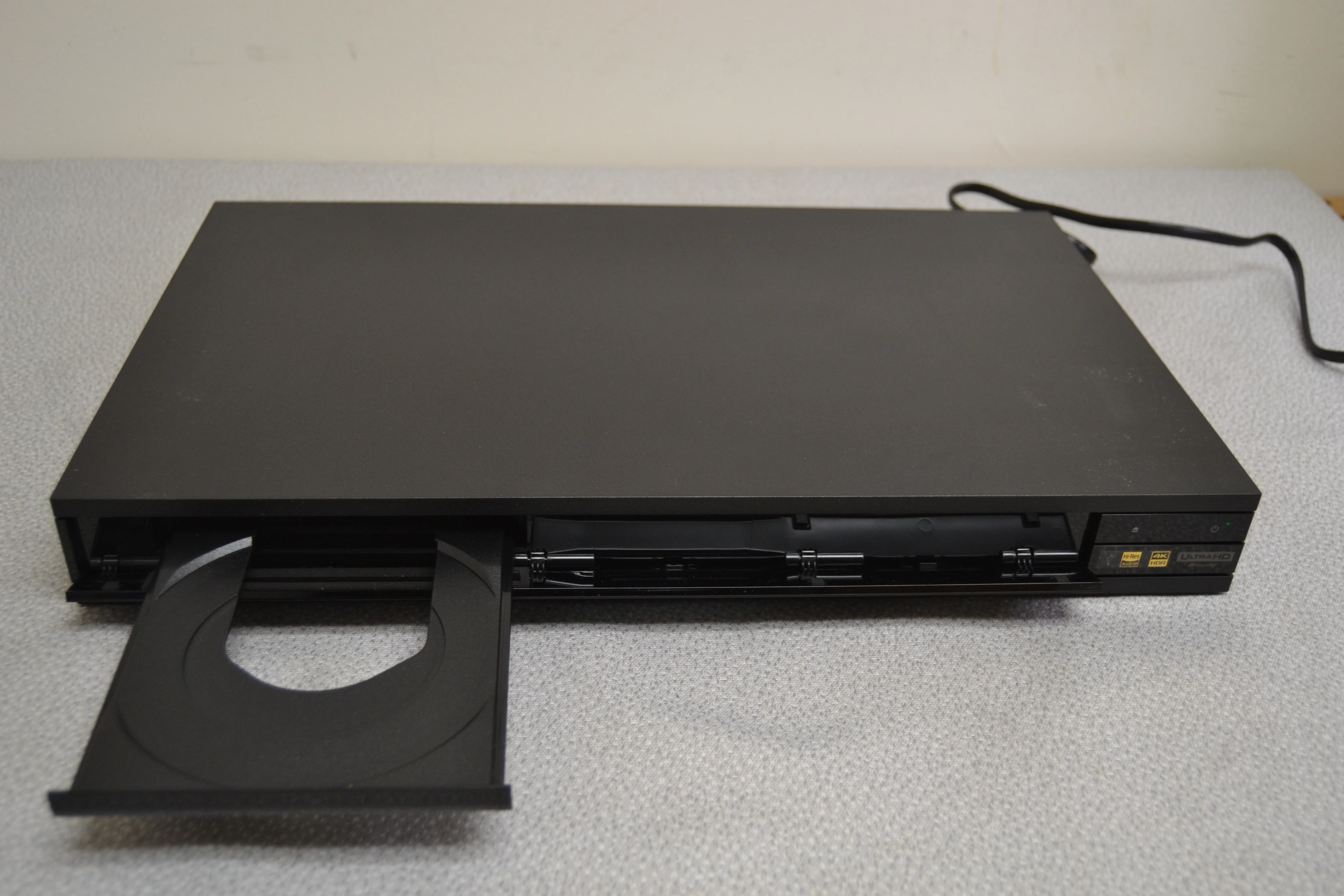 Sony UBP-X800M2 4K Ultra HD Blu-ray player with Wi-Fi® and Bluetooth® * Remote * Manual - Image 9