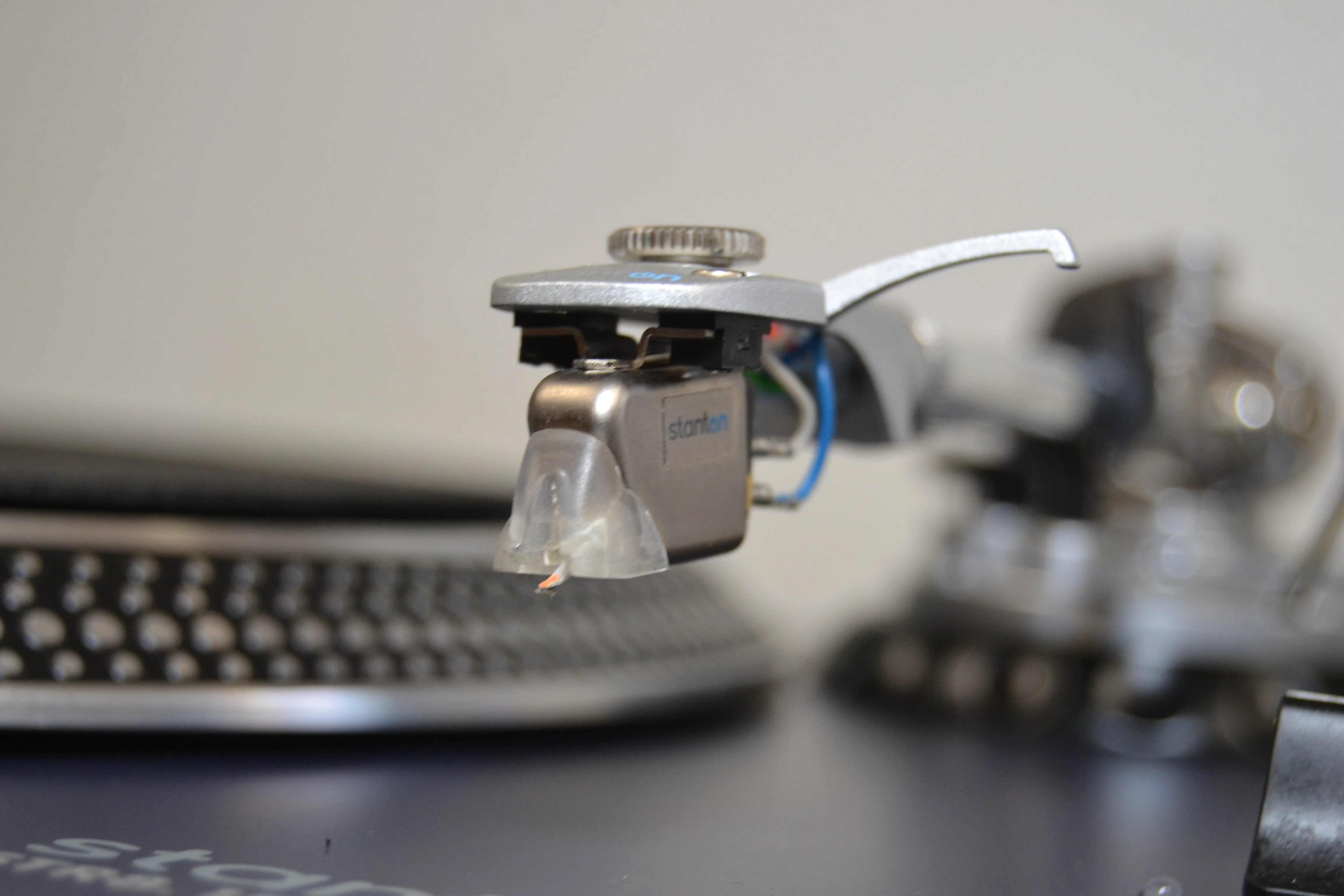 Stanton STR8.150 Direct Drive DJ Turntable - Image 4