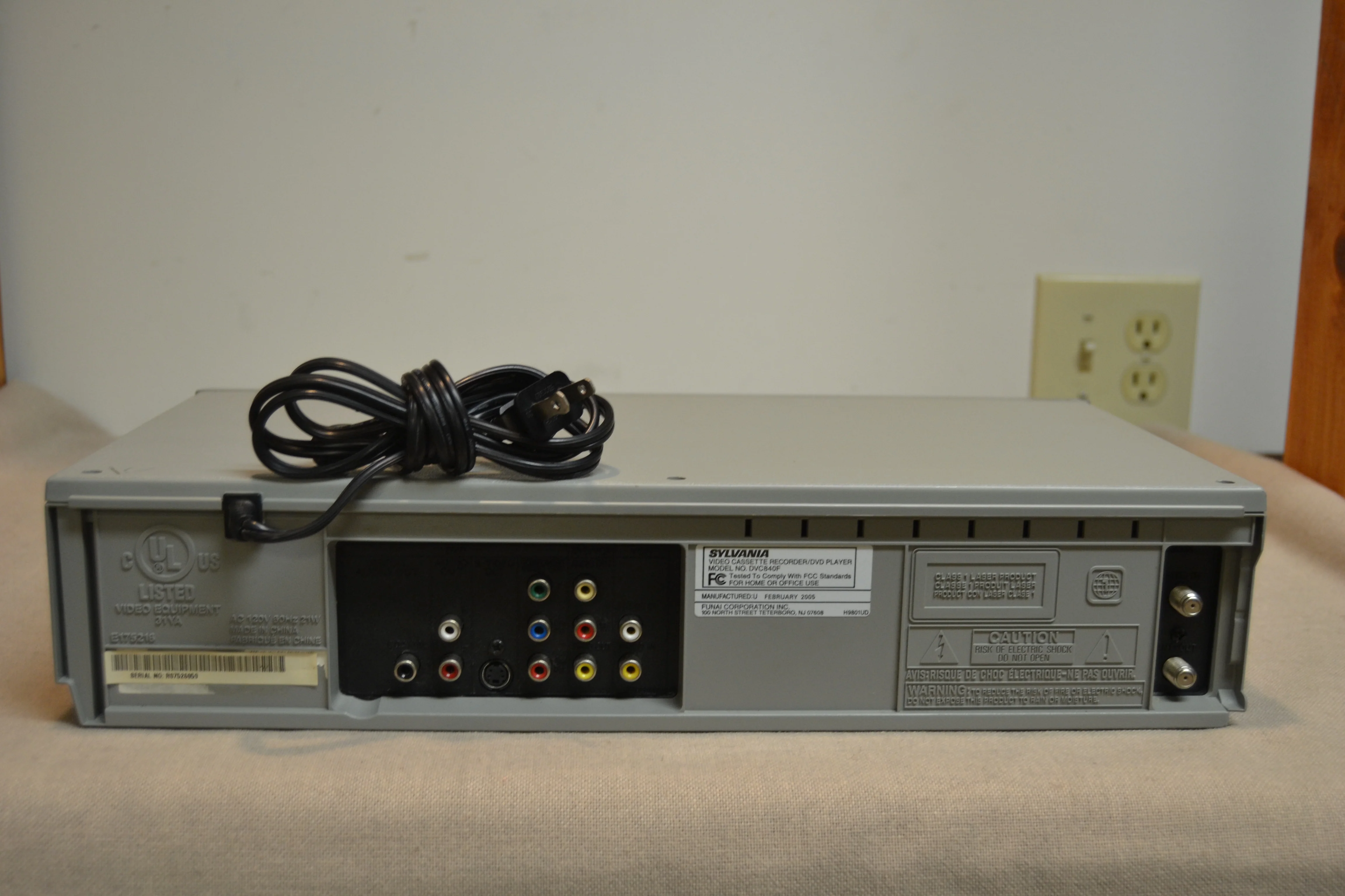 Sylvania DVC-840F VHS/DVD Combo Player - Image 8