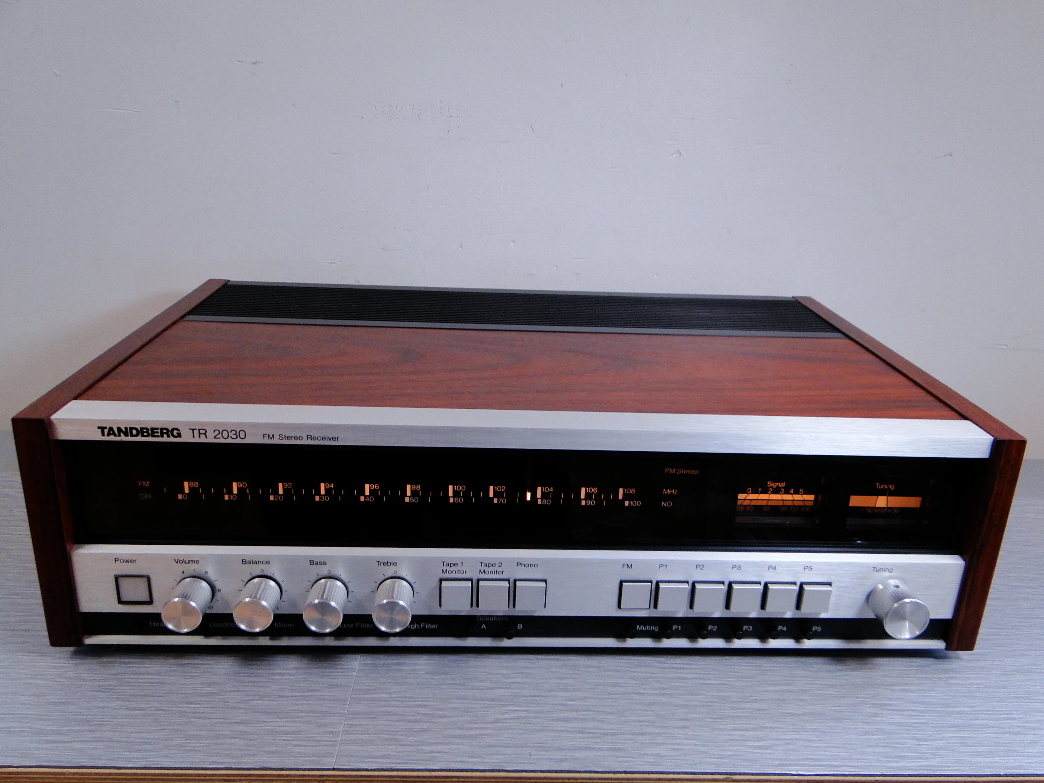 Tandberg TR 2030 Stereo Receiver - Image 2