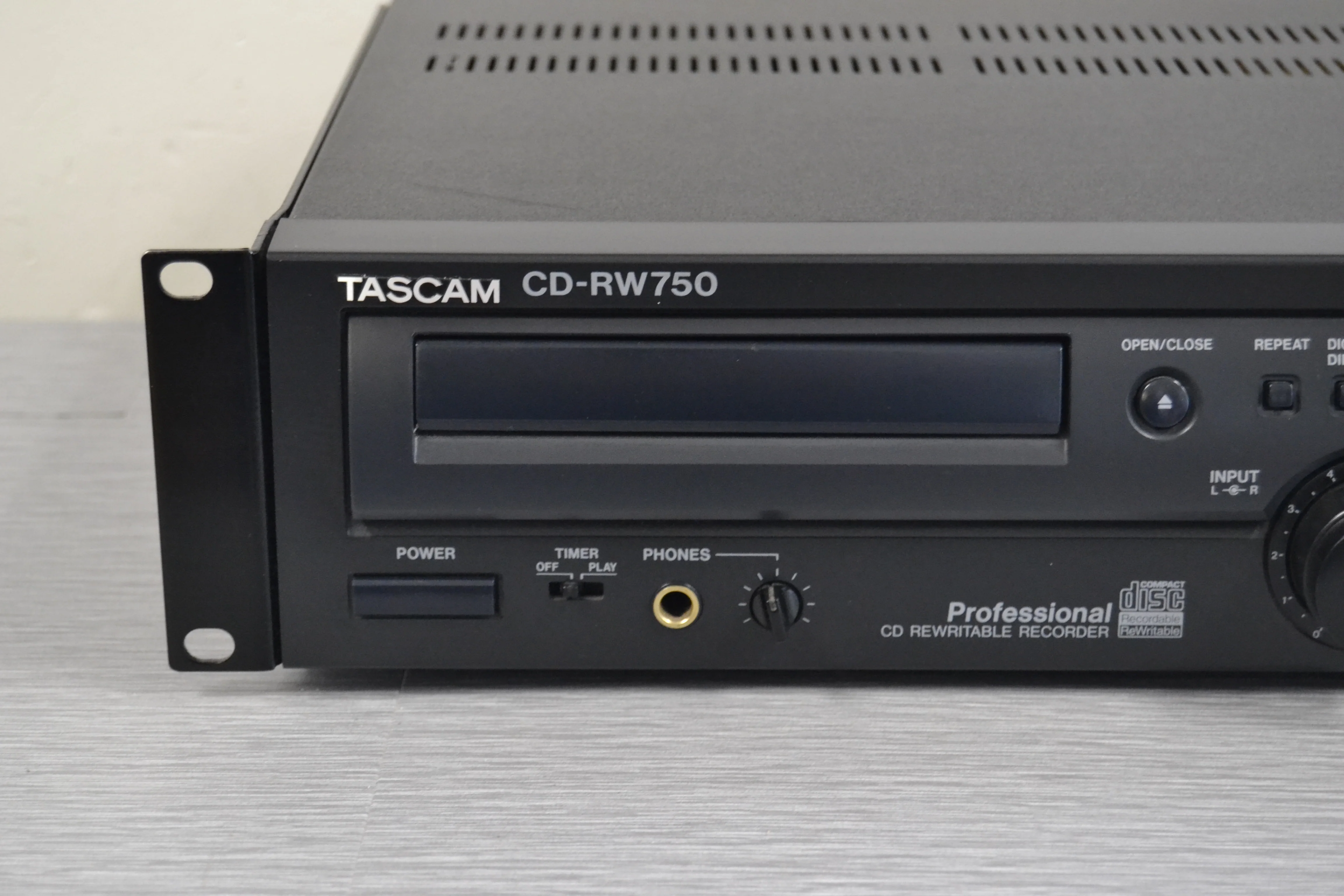 Tascam CD-RW750 Single CD Player and Recorder - Image 2