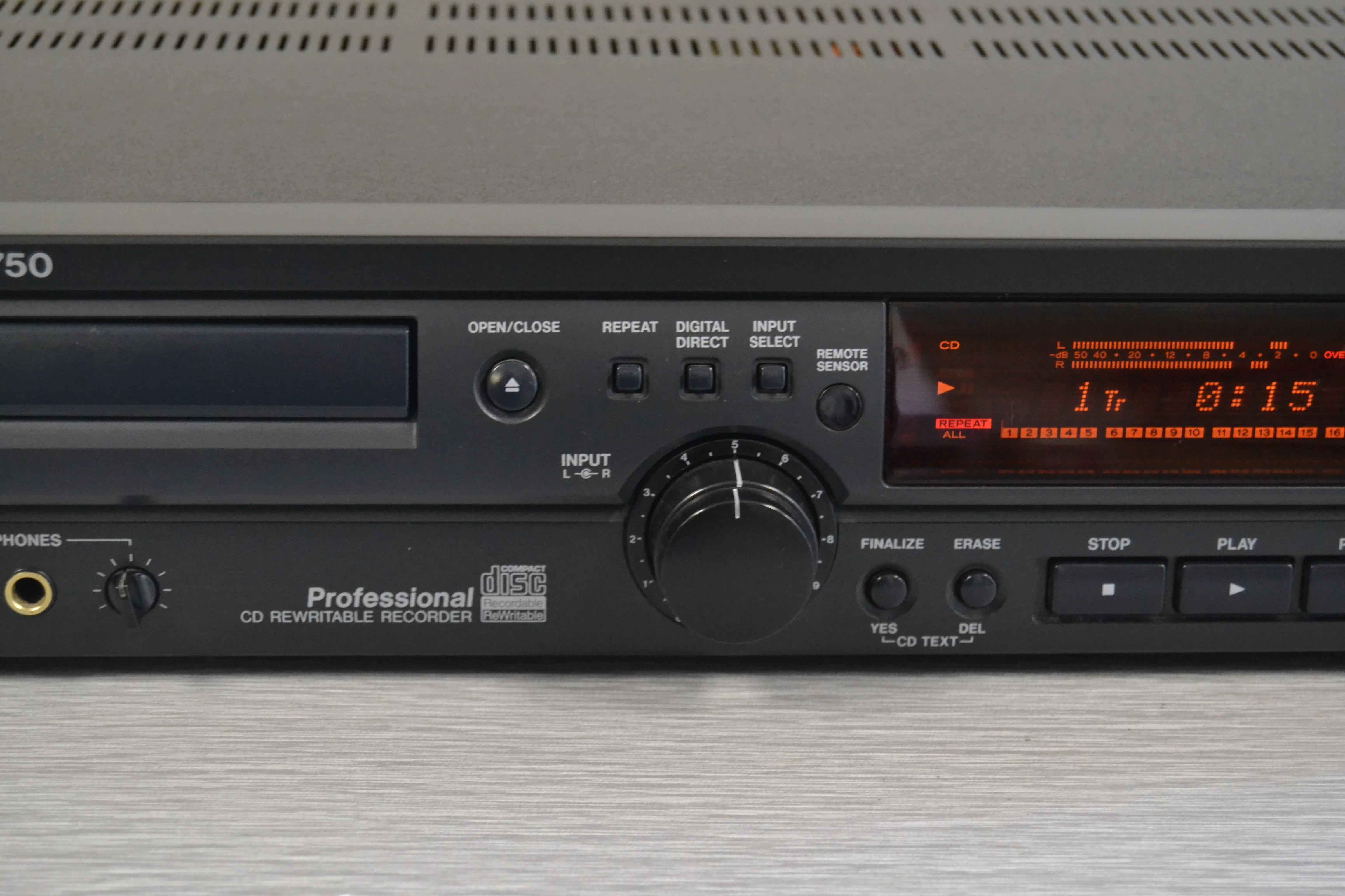 Tascam CD-RW750 Single CD Player and Recorder - Image 3