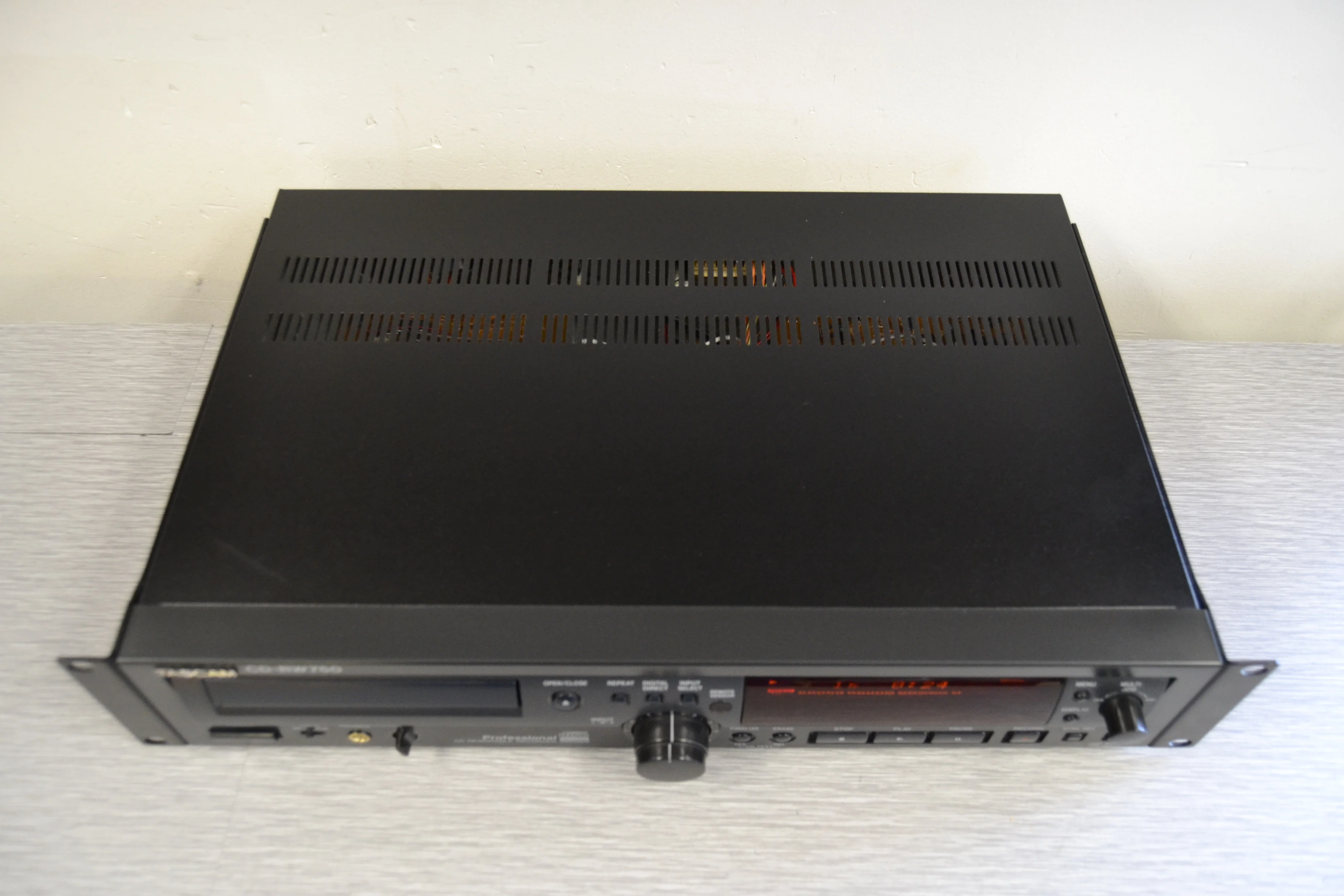 Tascam CD-RW750 Single CD Player and Recorder - Image 6