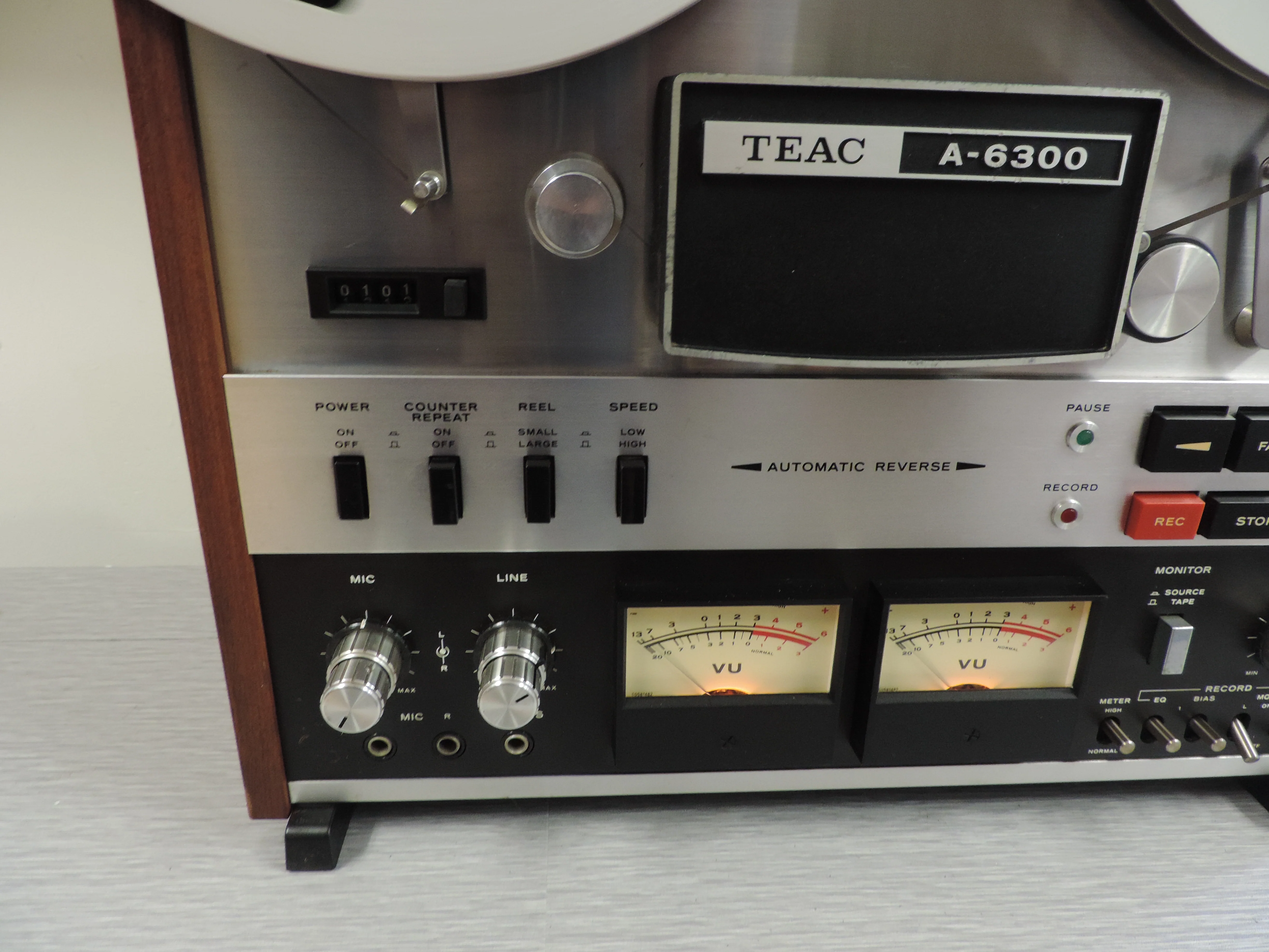 Teac A-6300 Reel to Reel 10 inch Player/Recorder - Image 2