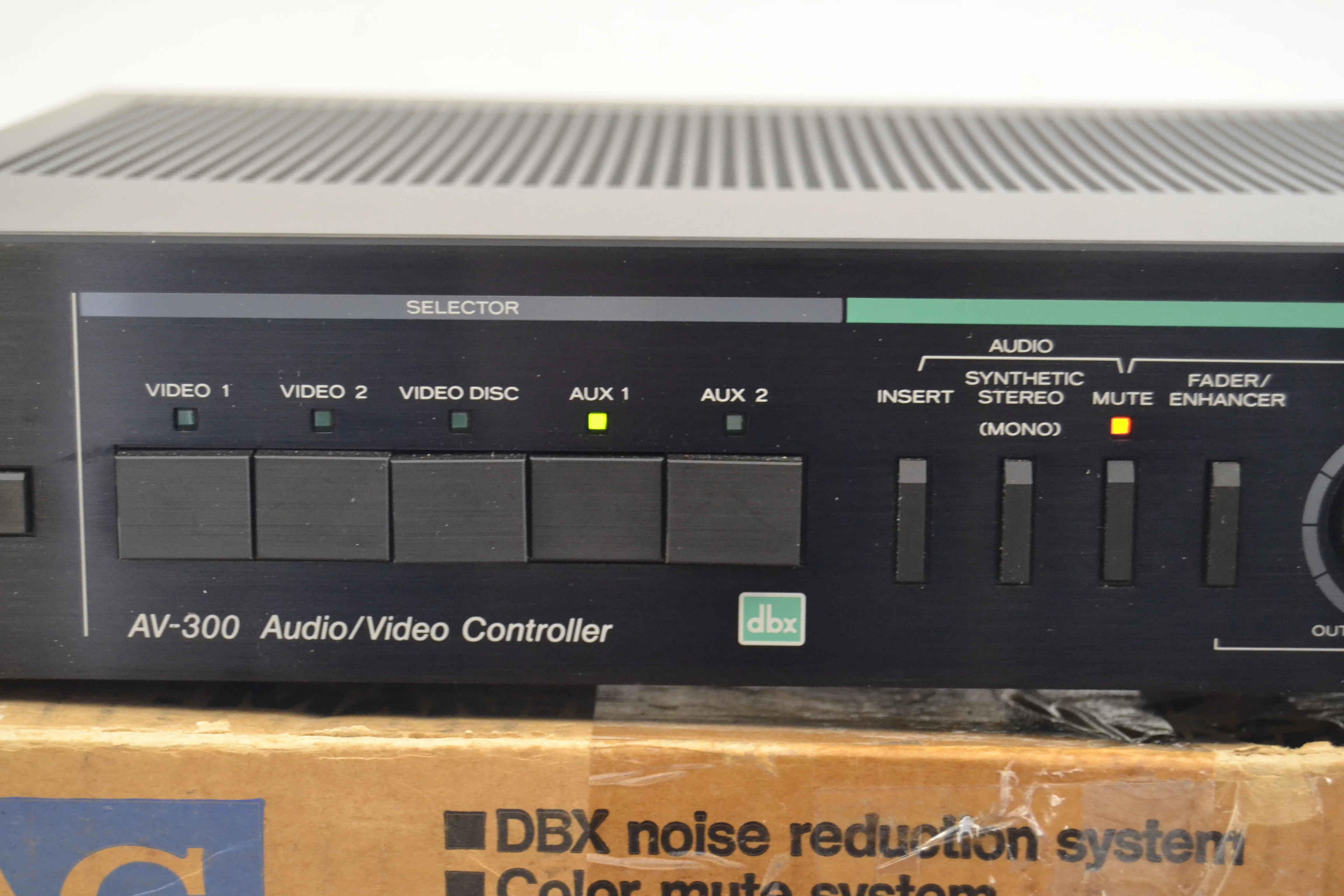 Teac AV-300 Audio-Video Controller - Image 6