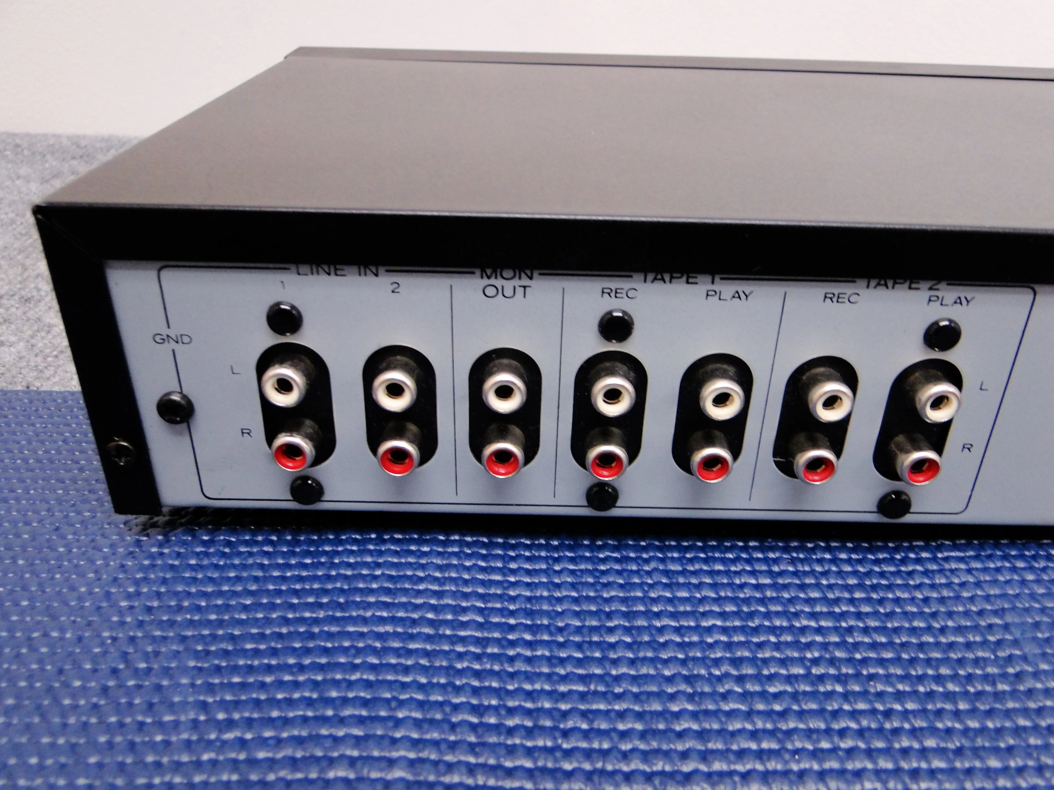 Teac EQA-22 Stereo Graphic Equalizer - Image 10