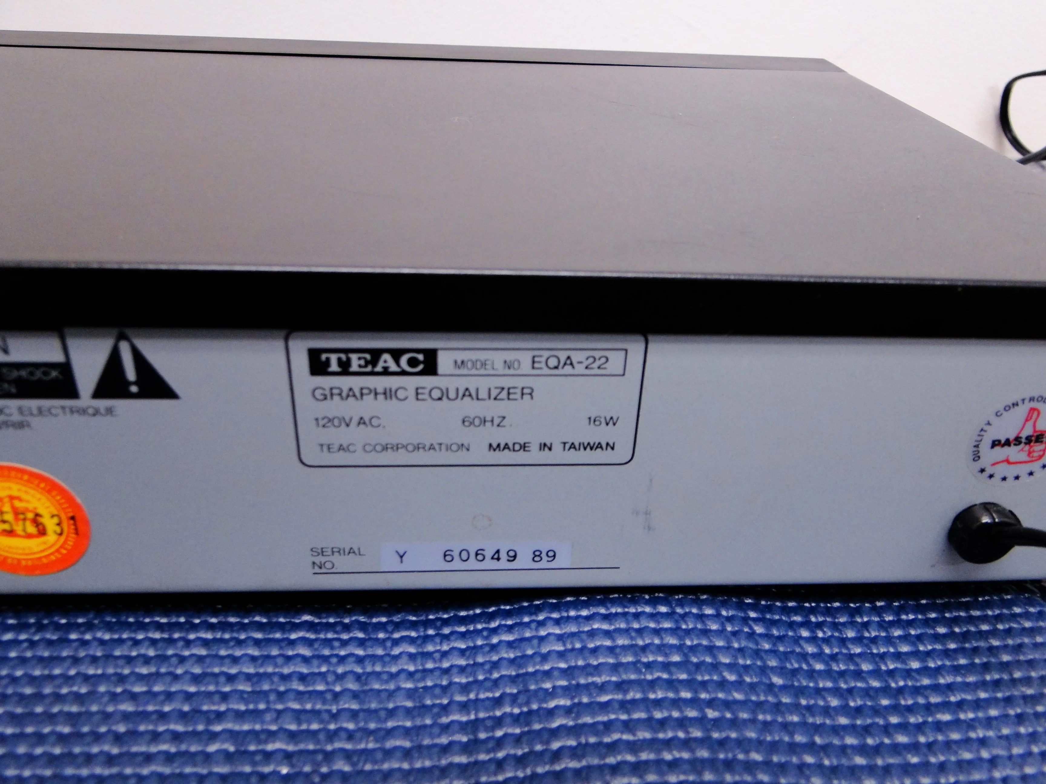Teac EQA-22 Stereo Graphic Equalizer - Image 12