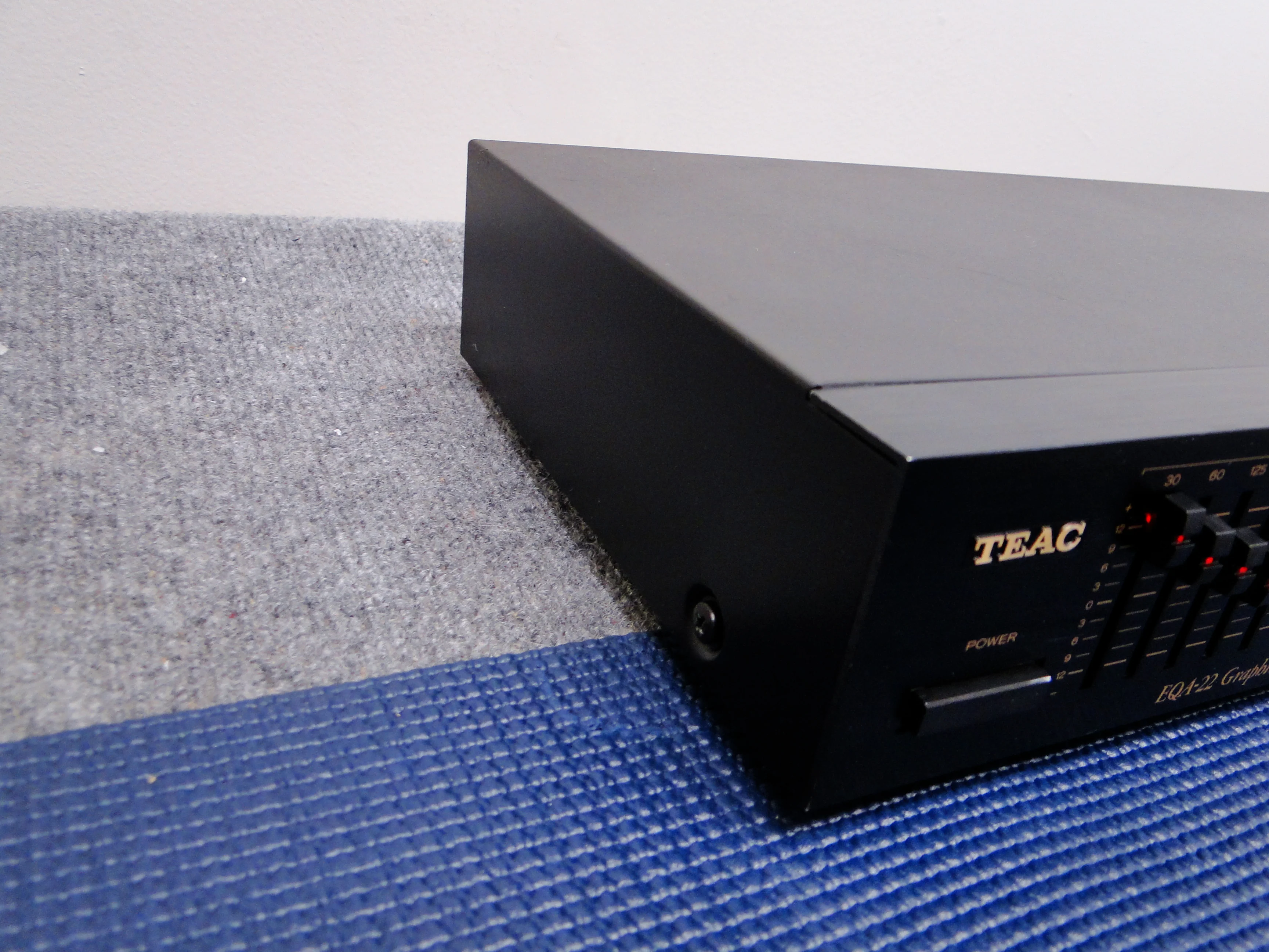 Teac EQA-22 Stereo Graphic Equalizer - Image 7