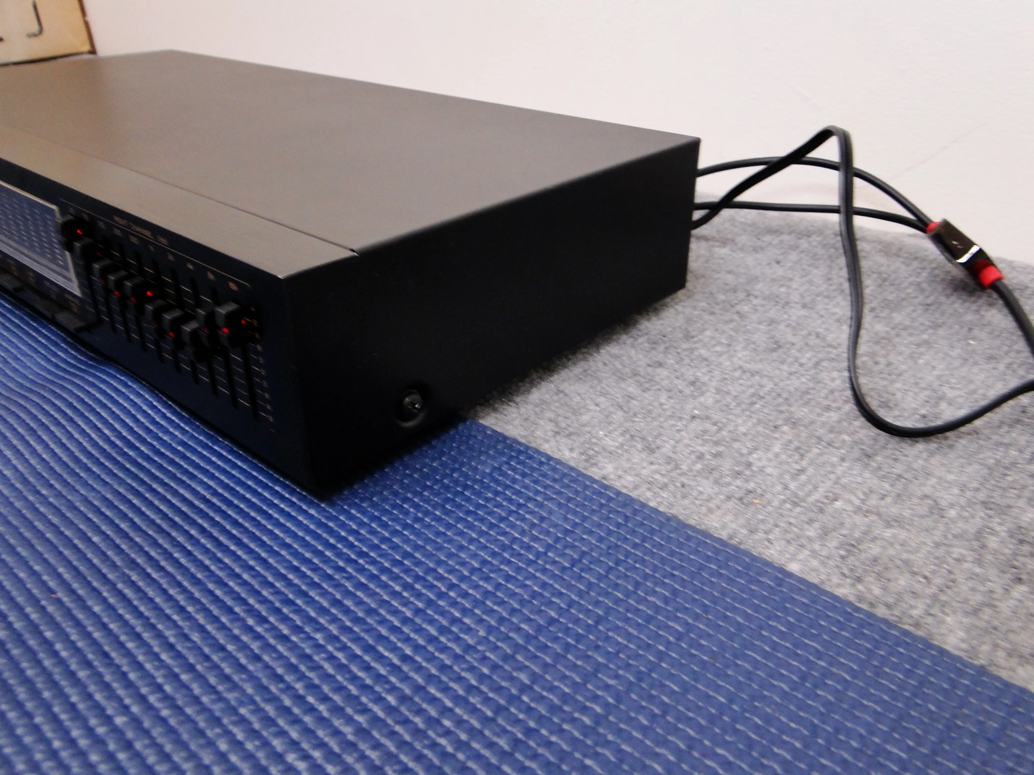 Teac EQA-22 Stereo Graphic Equalizer - Image 8