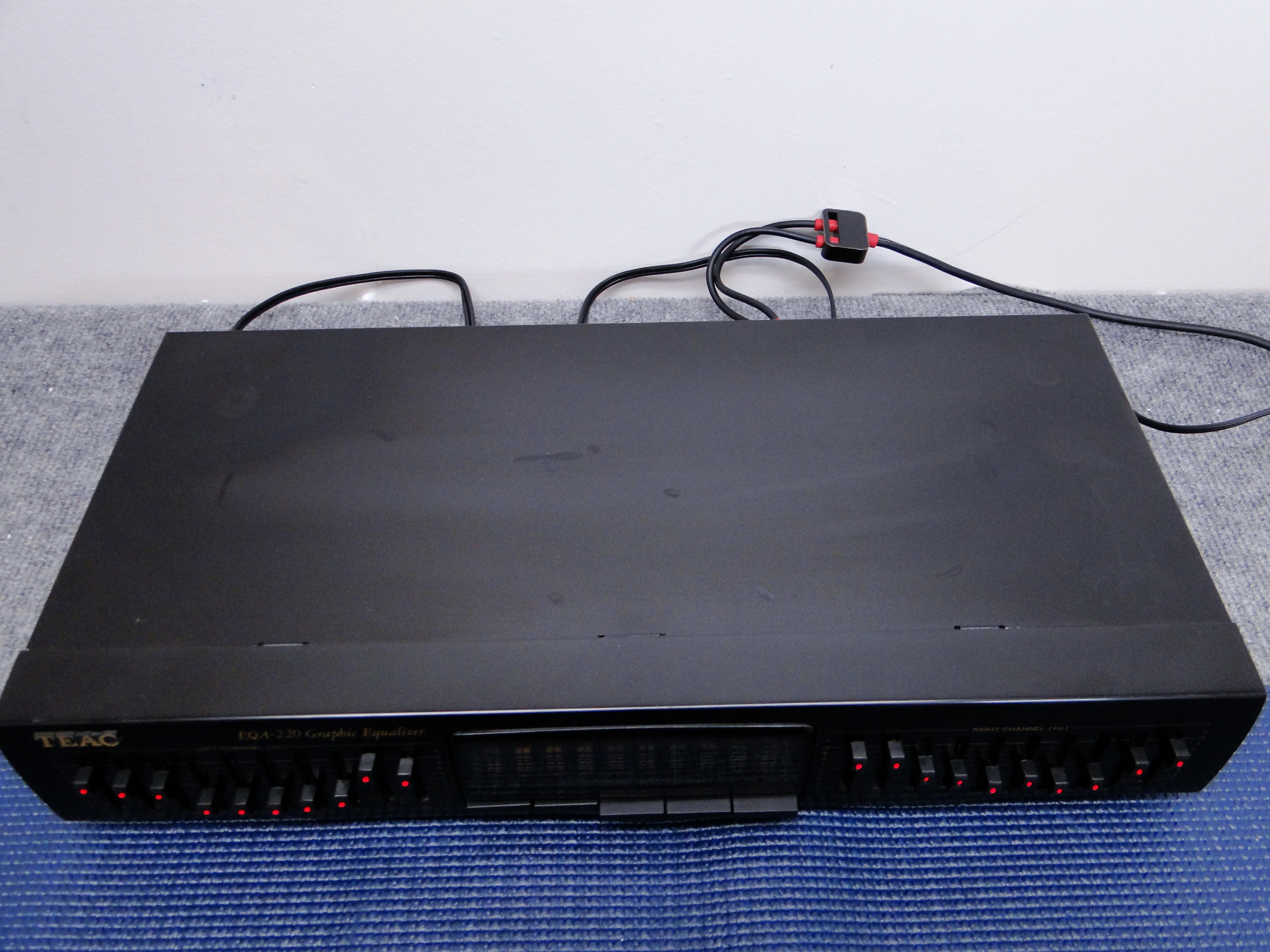 Teac EQA-220 Stereo Graphic Equalizer - Image 5