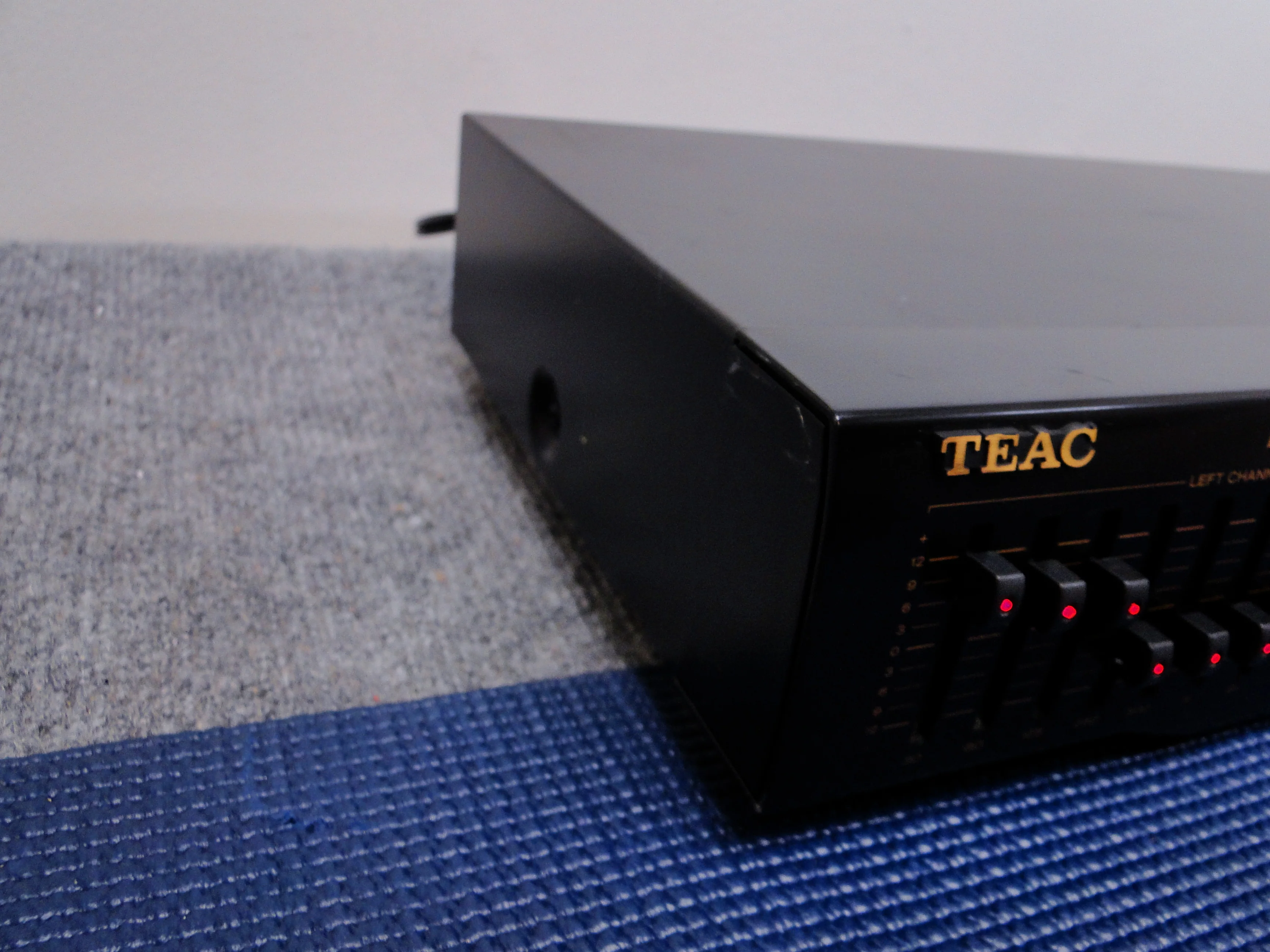 Teac EQA-220 Stereo Graphic Equalizer - Image 6