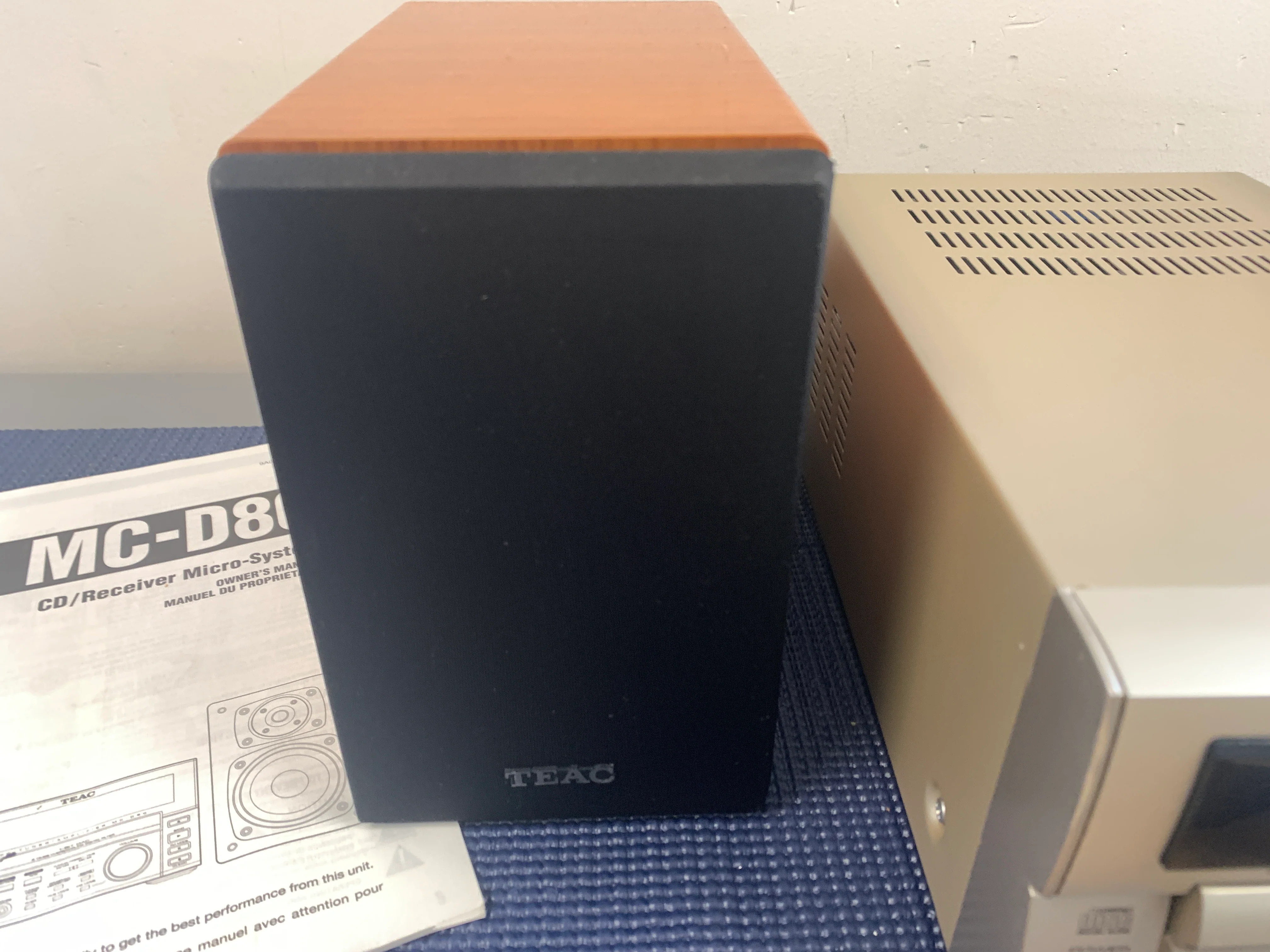 Teac MC-D80 * AM/FM/CD Mini Receiver * Speakers * Phono Input - Image 4