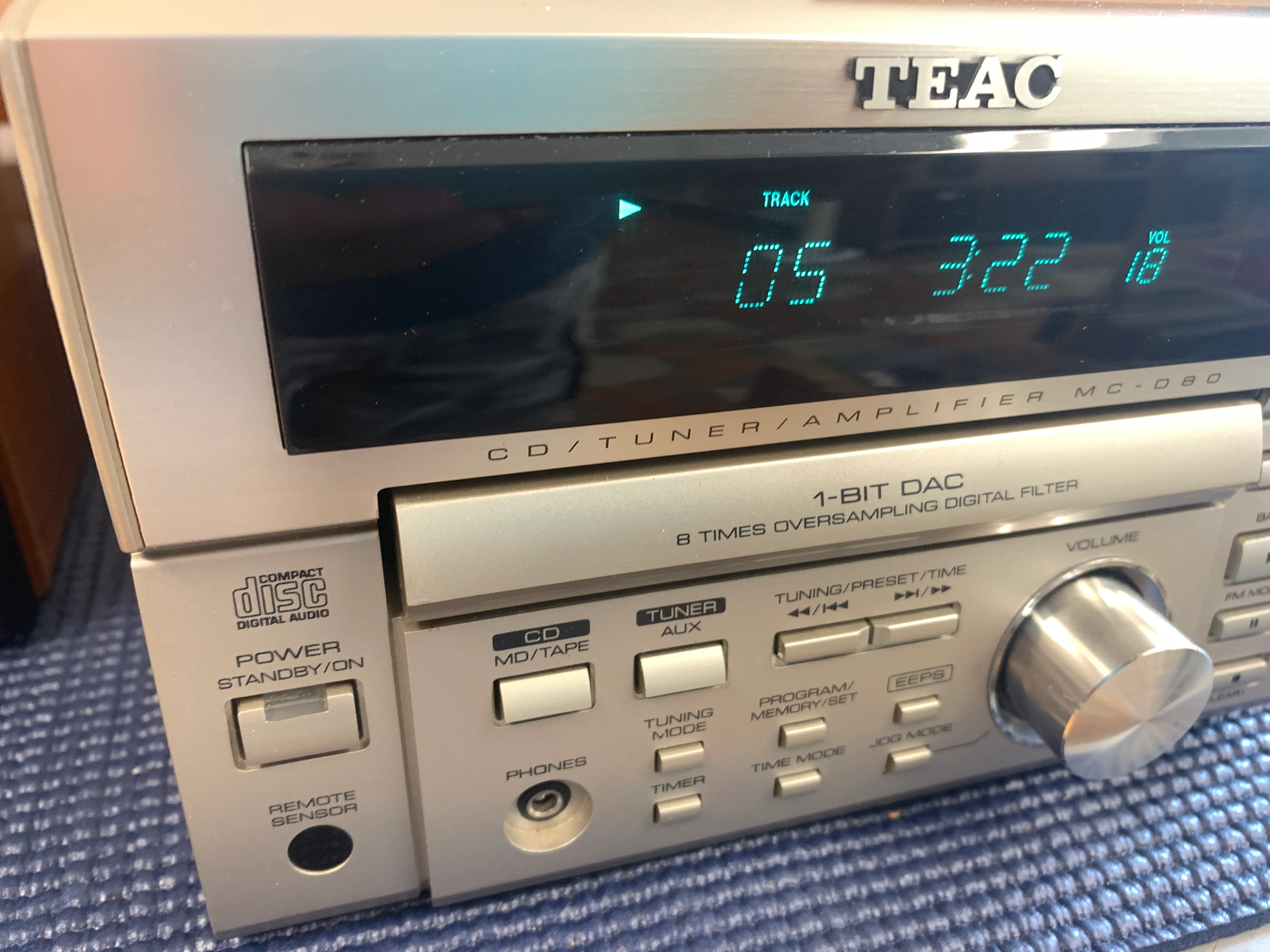 Teac MC-D80 * AM/FM/CD Mini Receiver * Speakers * Phono Input - Image 7