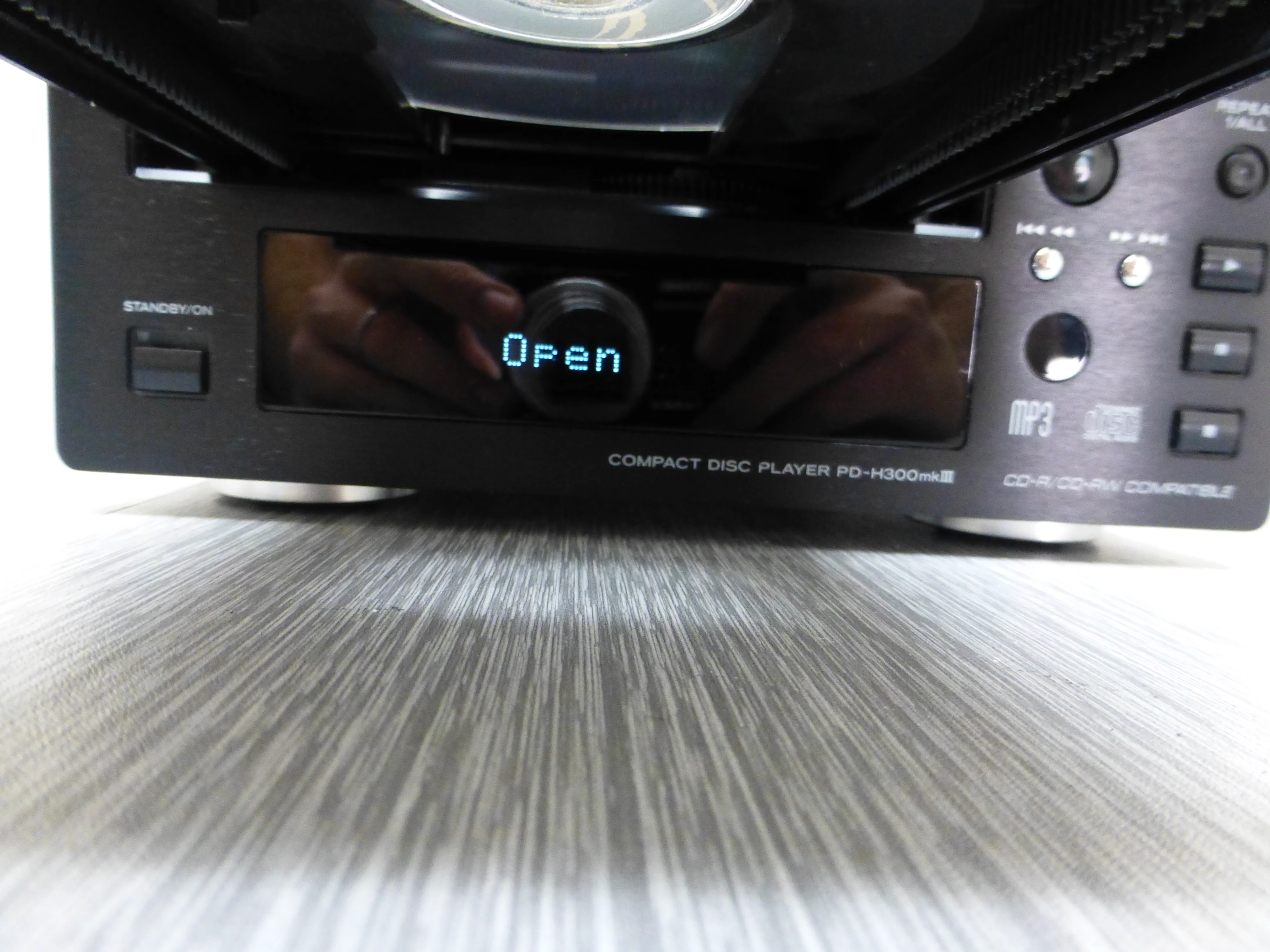 TEAC PD-H300 MKIII  Compact Disc Player (1997-09) - Image 3