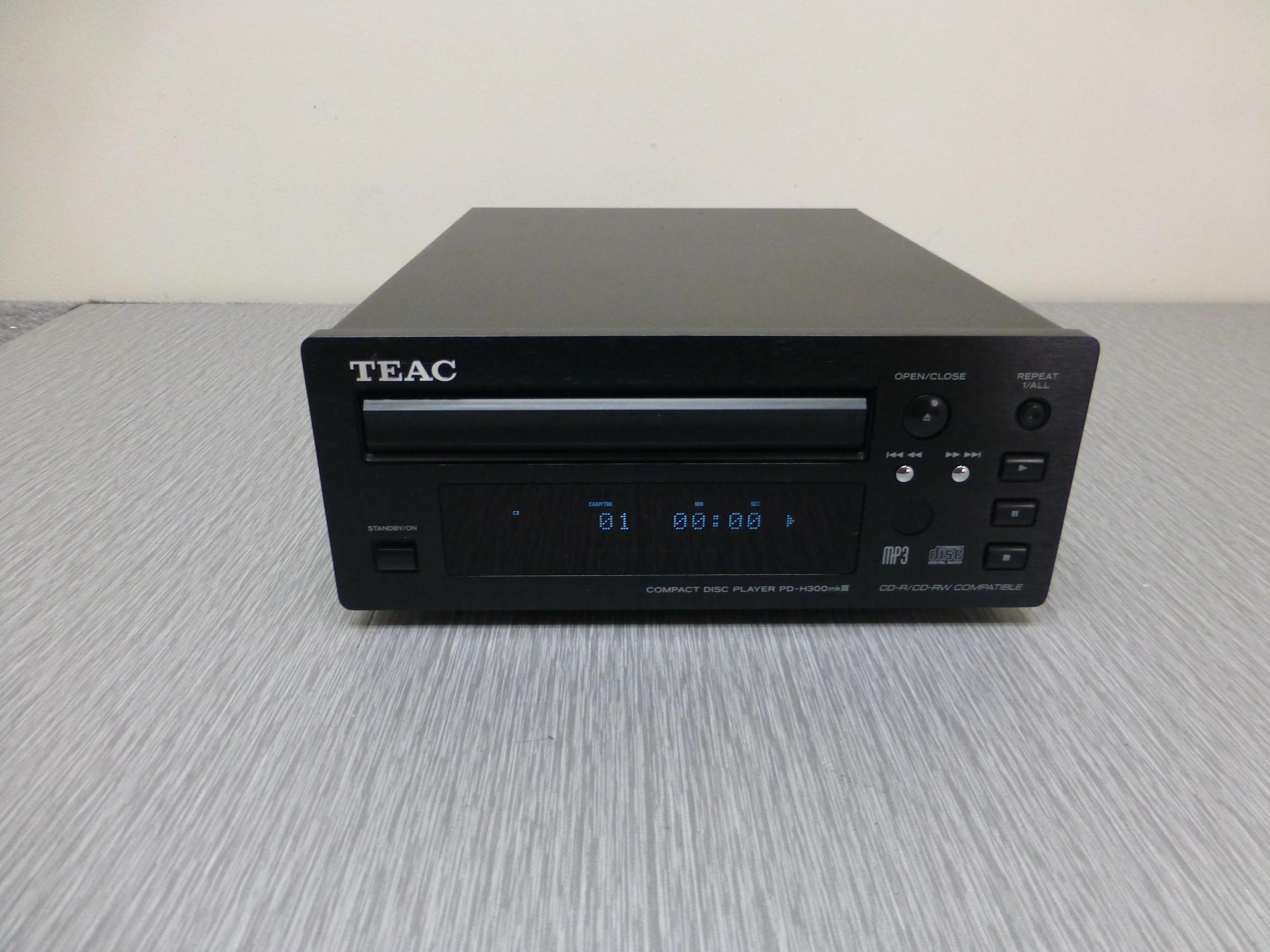 TEAC PD-H300 MKIII  Compact Disc Player (1997-09) - Image 6