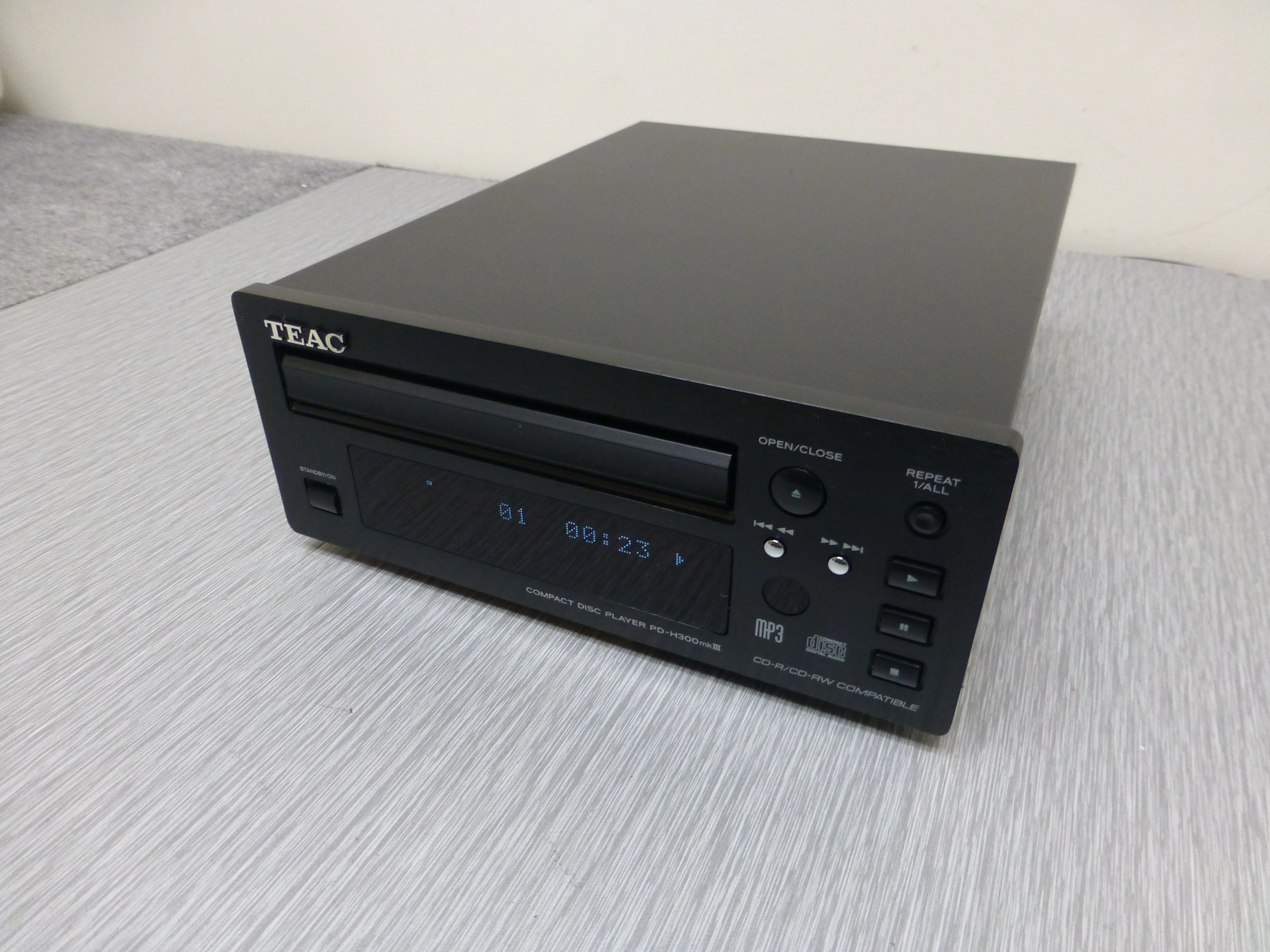 TEAC PD-H300 MKIII  Compact Disc Player (1997-09) - Image 9