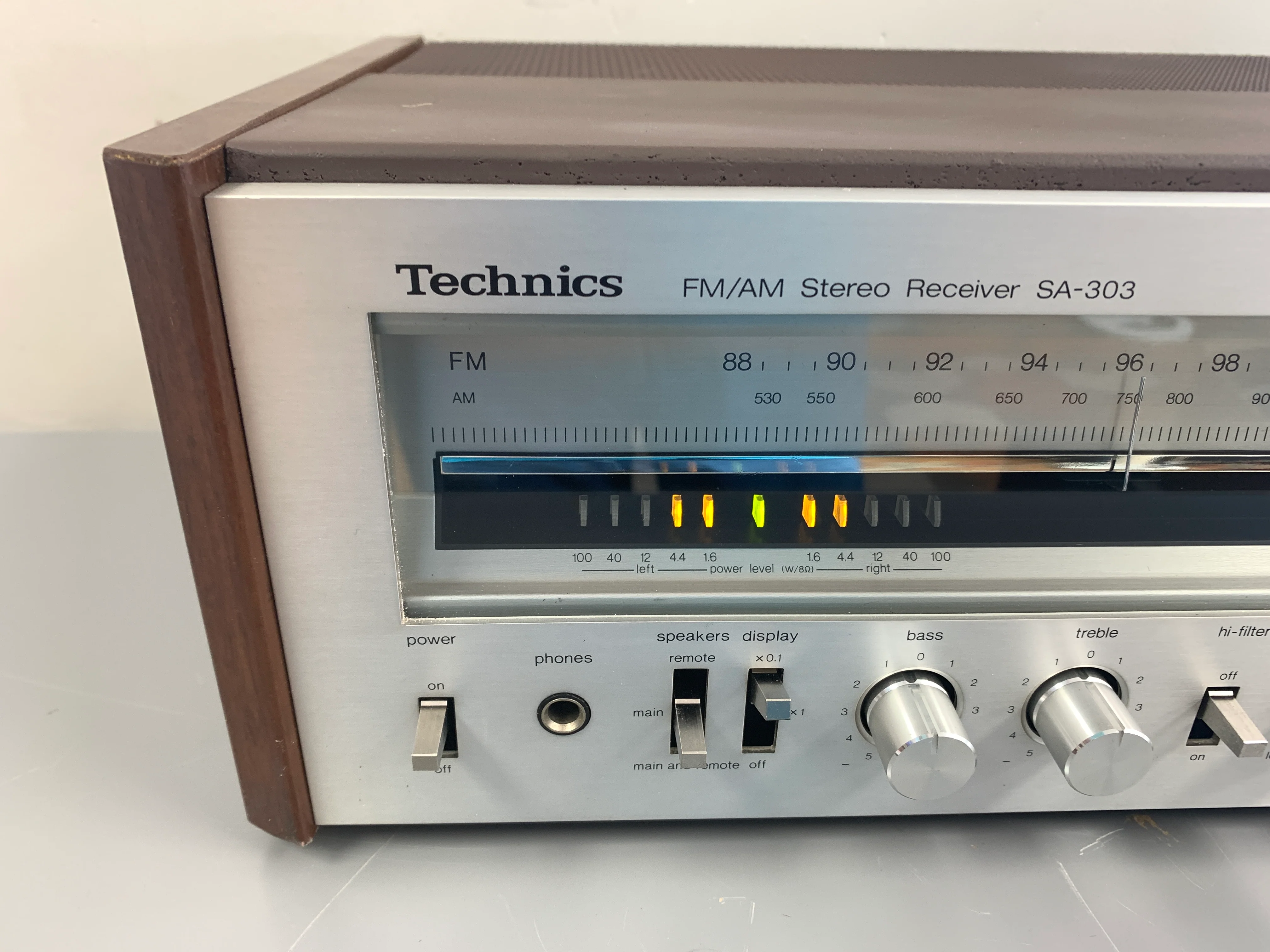 Technics SA-303 Stereo receiver * 1979 * 40W RMS - Image 2