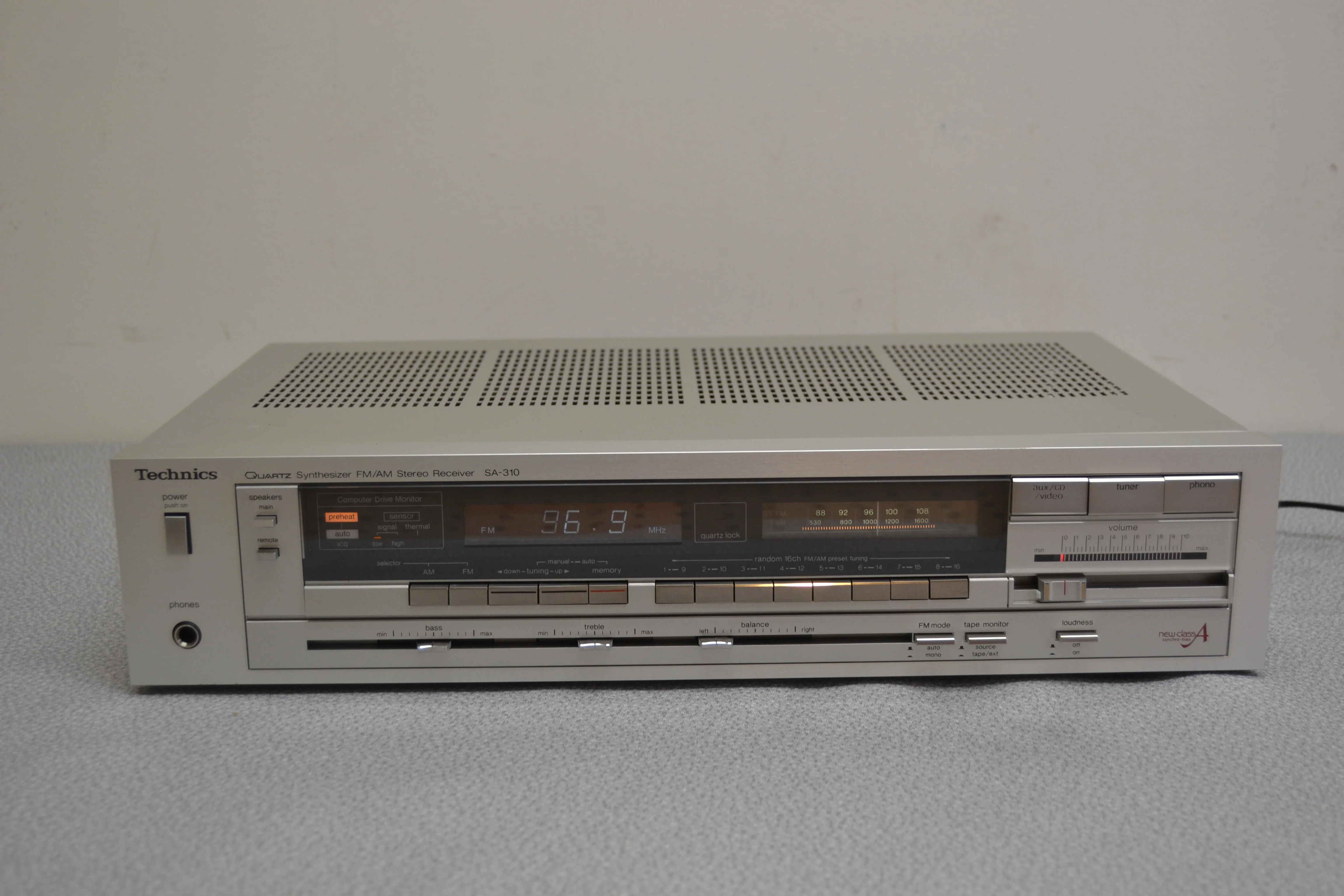 Technics SA-310 AM/FM Stereo Receiver (1982-84) * 35W RMS