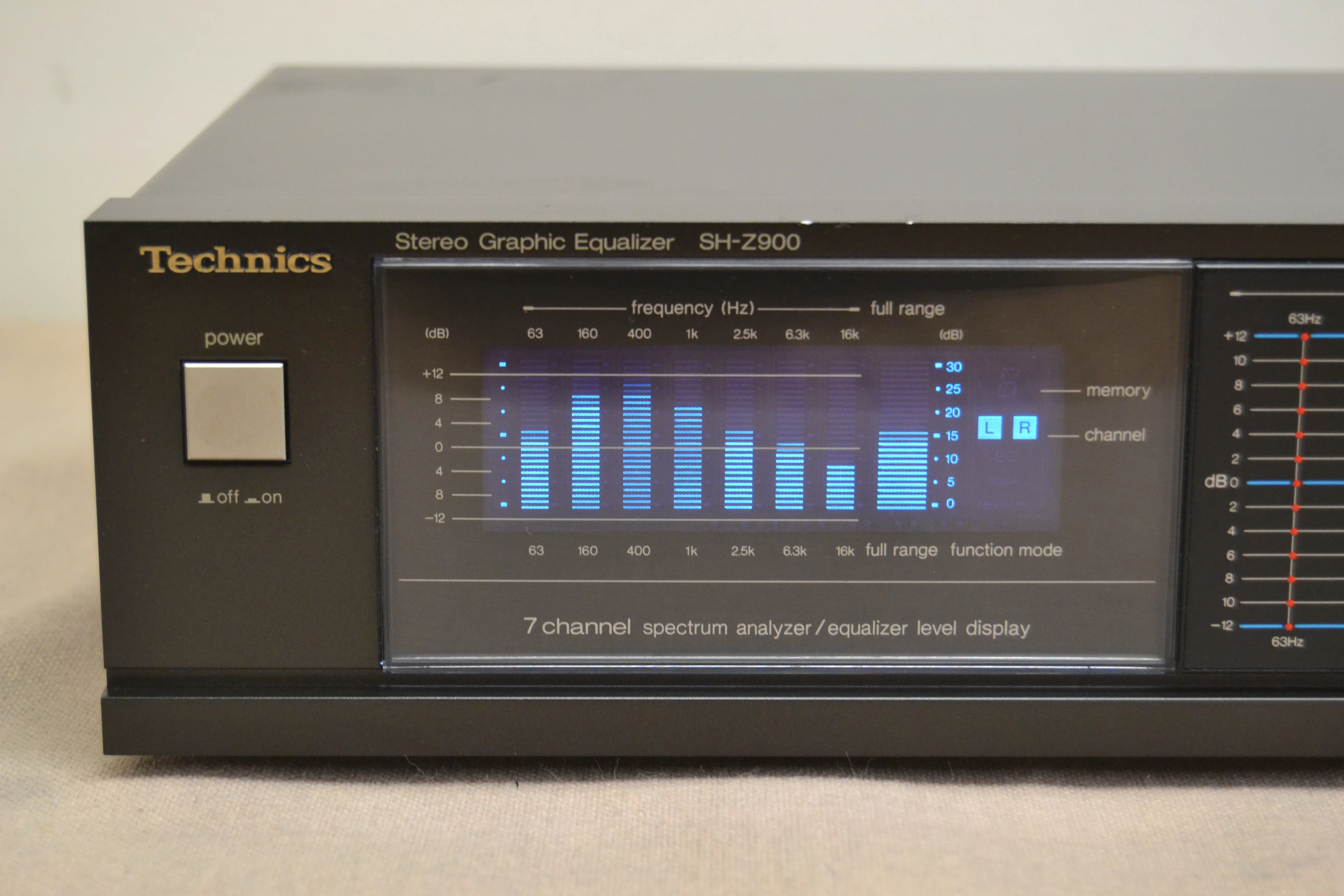 Technics SH-Z900 Graphic Equalizer with Spectrum Analyzer - Image 2