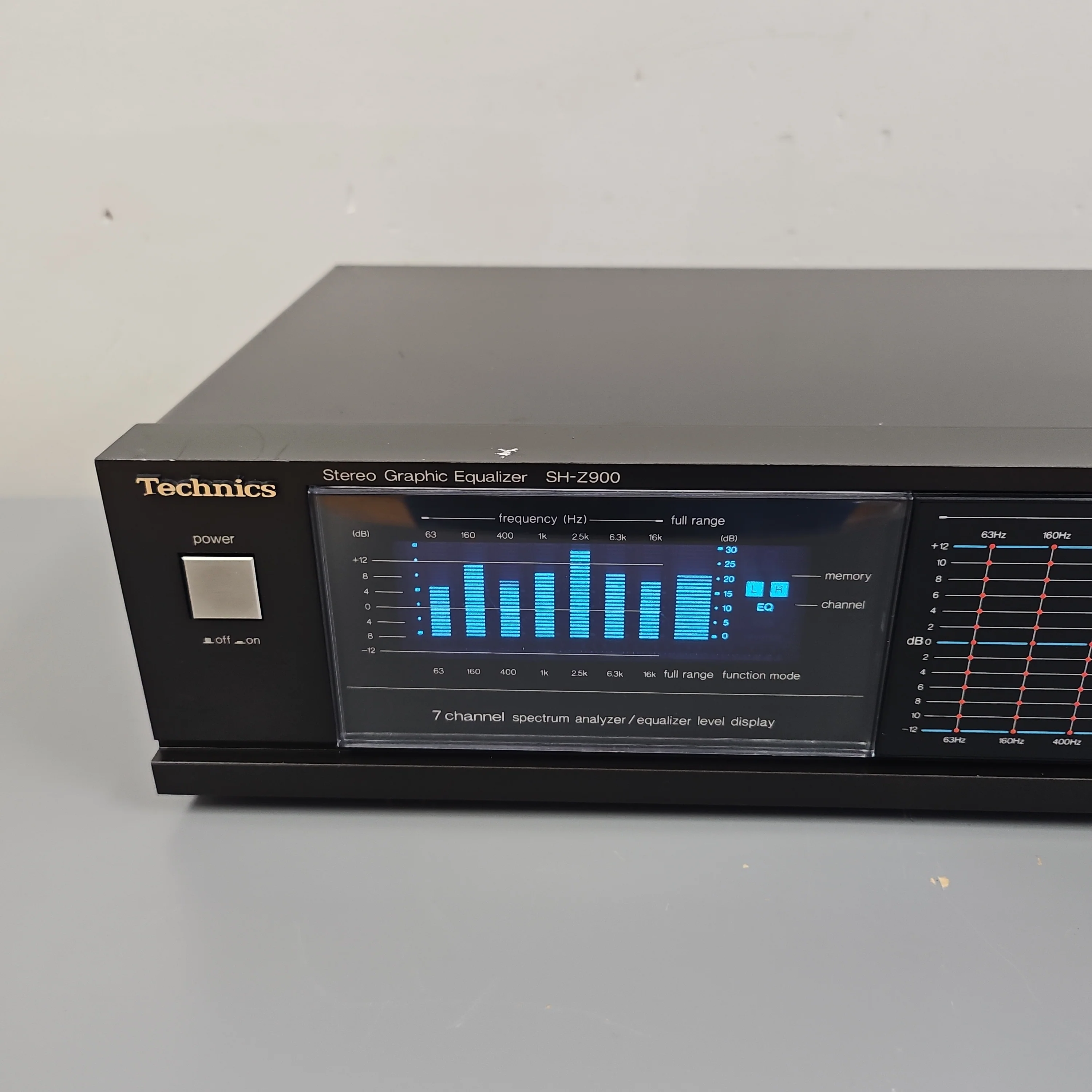 Technics SH-Z900 Graphic Equalizer with Spectrum Analyzer - Image 2
