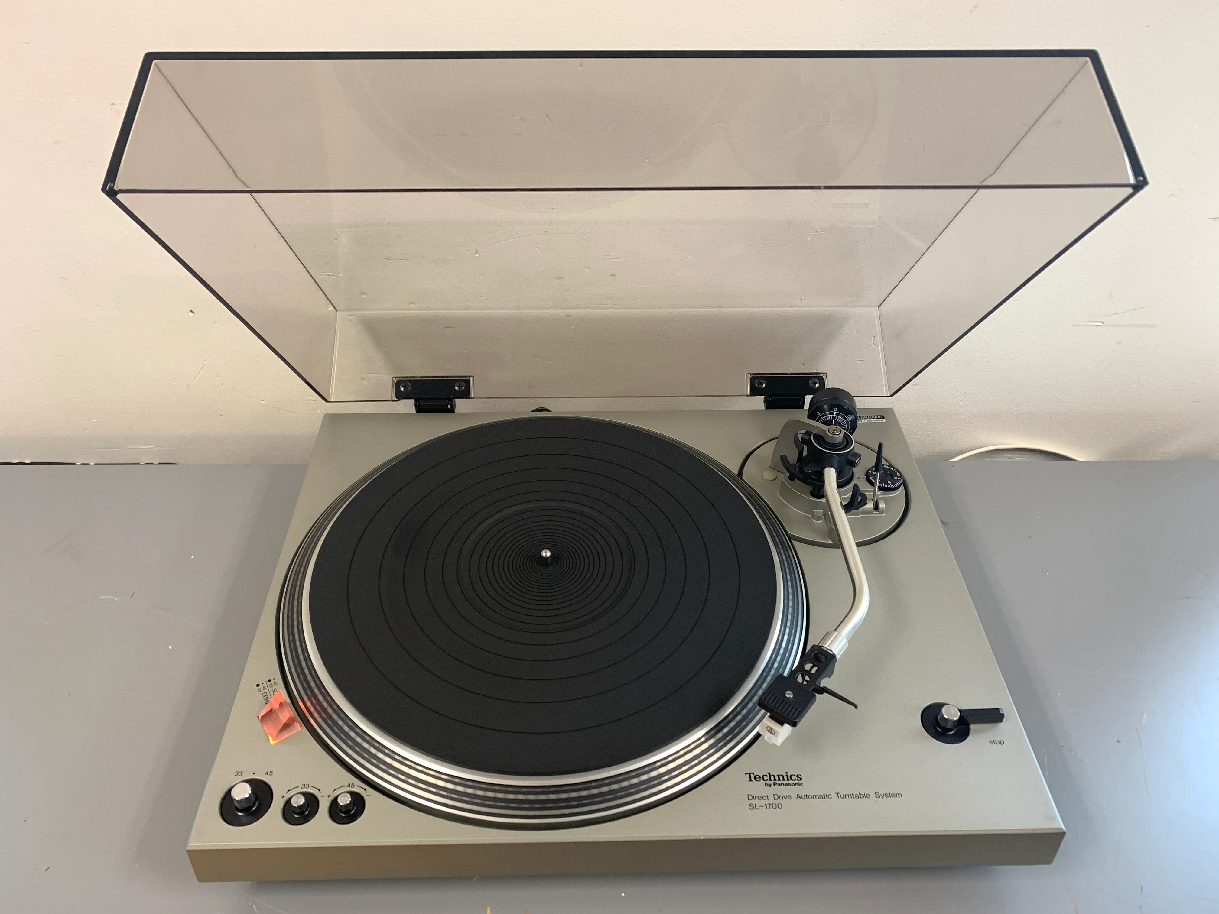 Technics SL-1700 Semi Automatic Direct Drive Turntable * New AT Cartridge