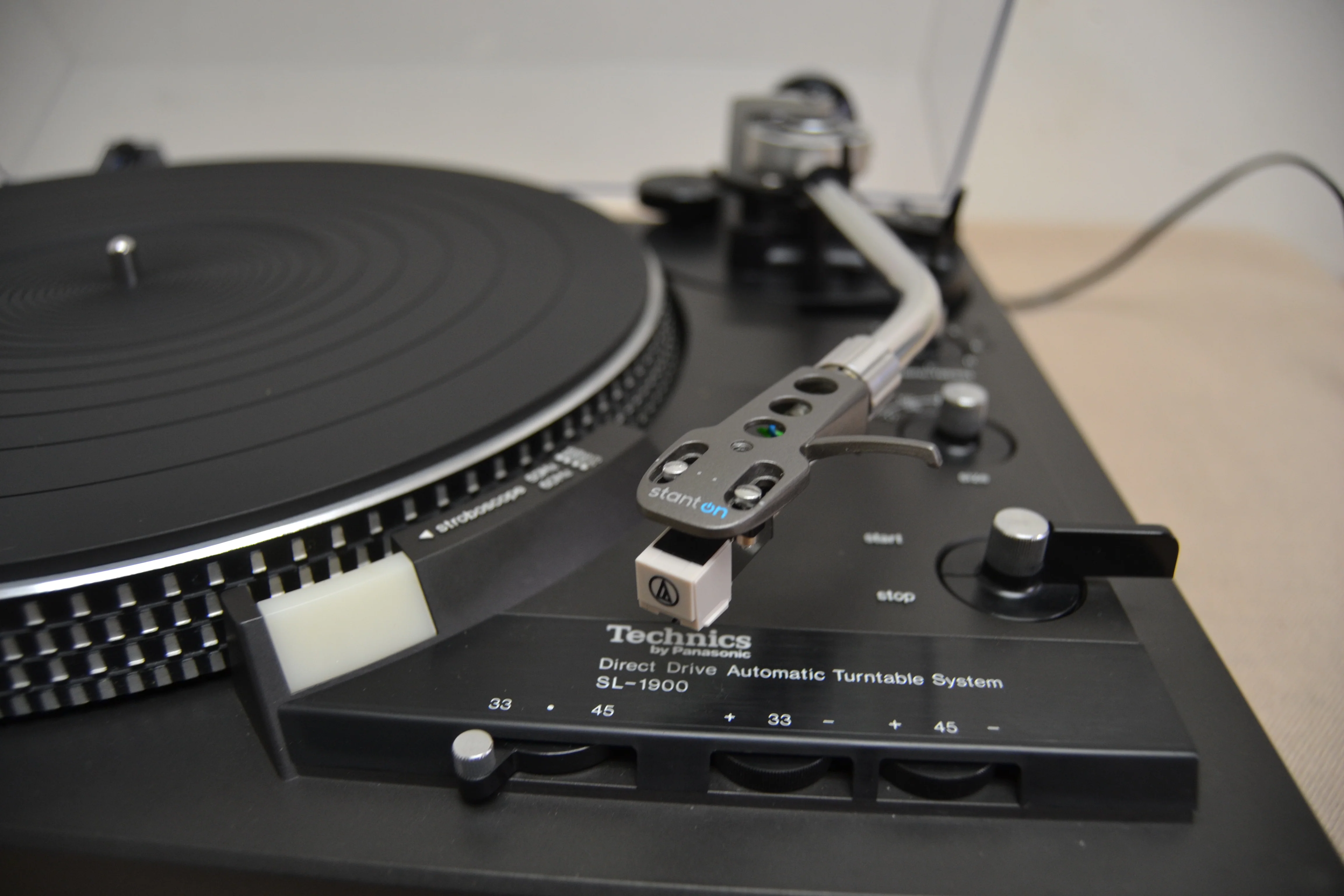 Technics SL-1900 Direct Drive Turntable - Image 2