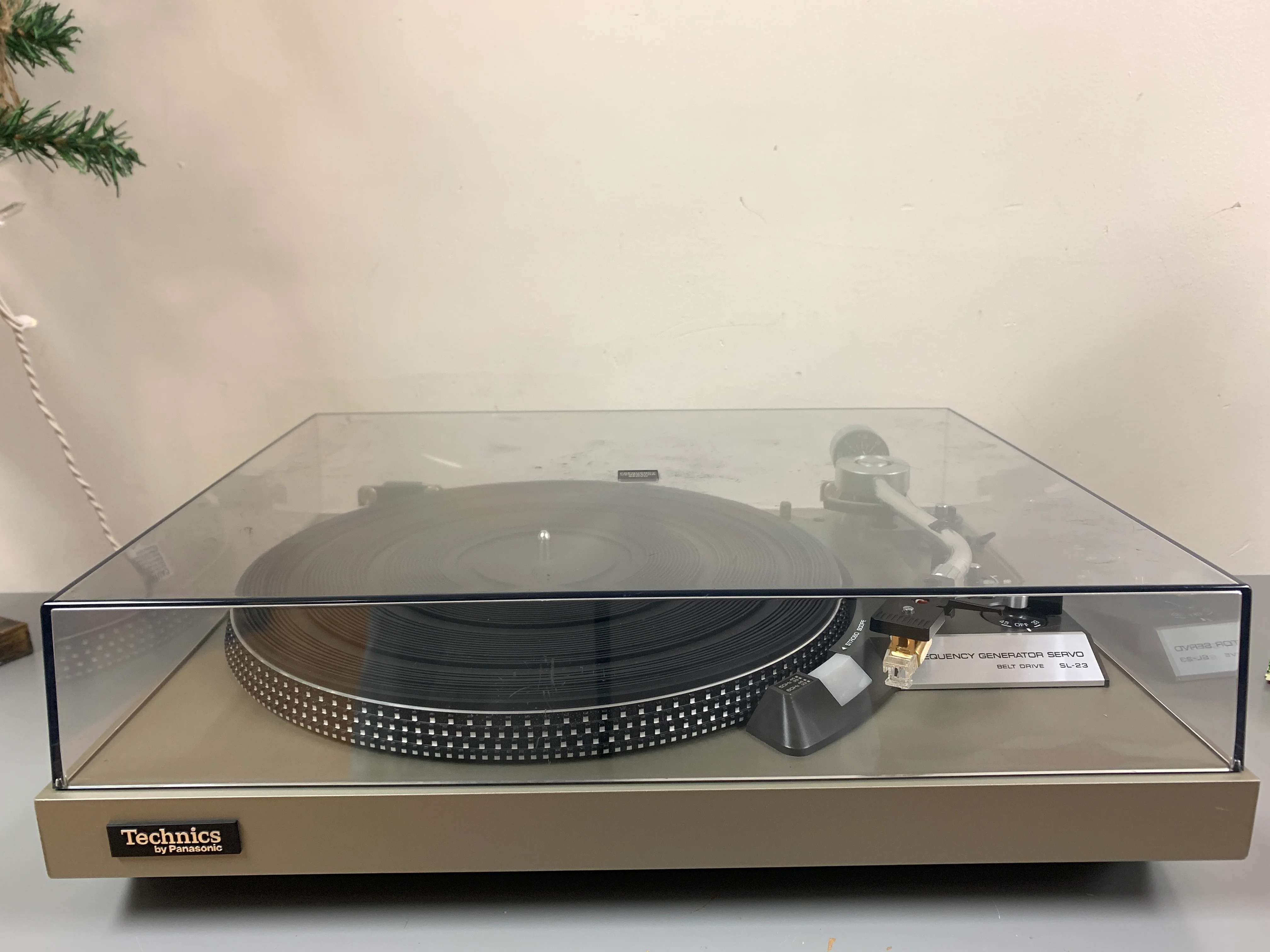 Technics SL-23 Turntable
