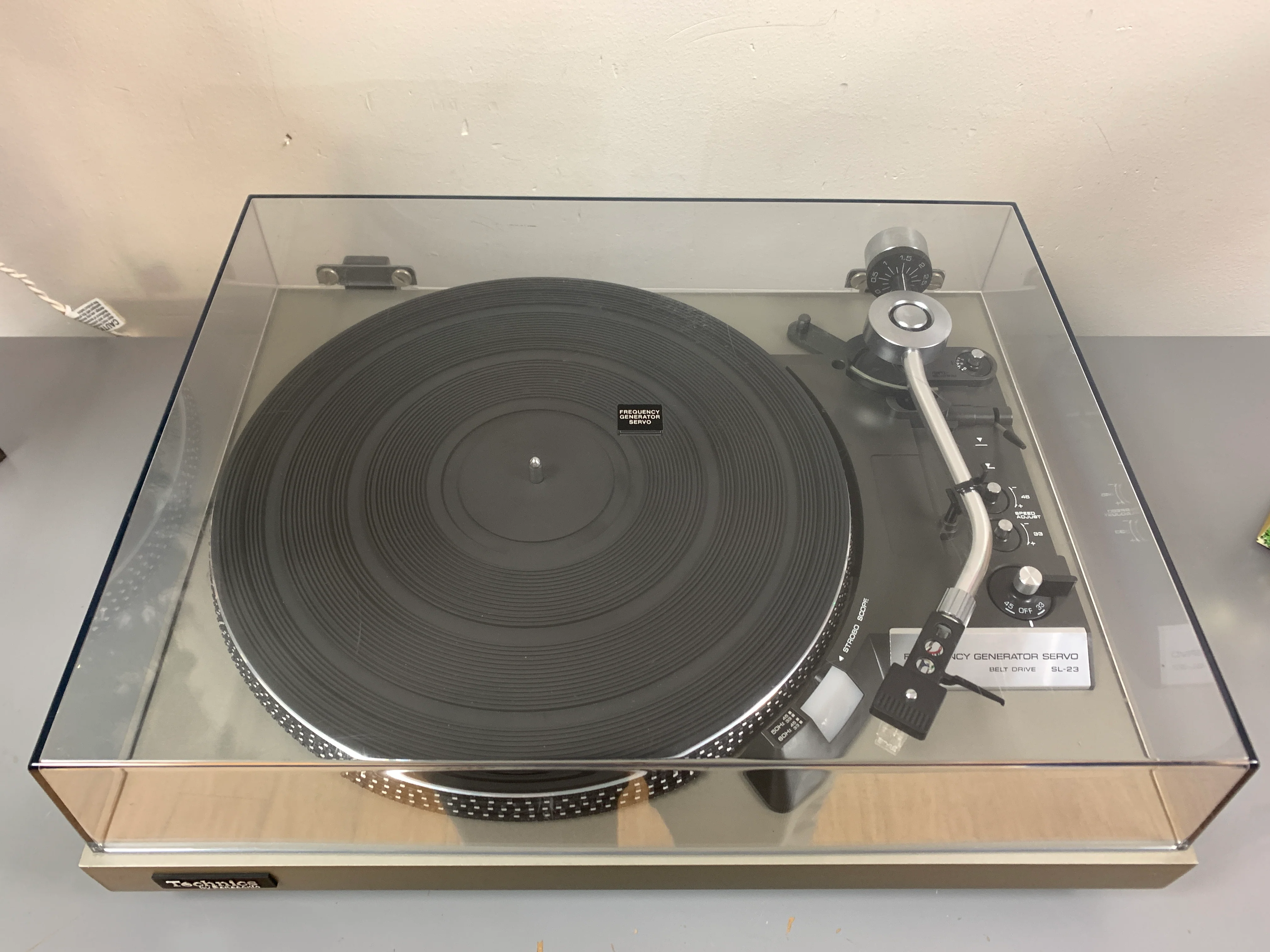 Technics SL-23 Turntable - Image 2