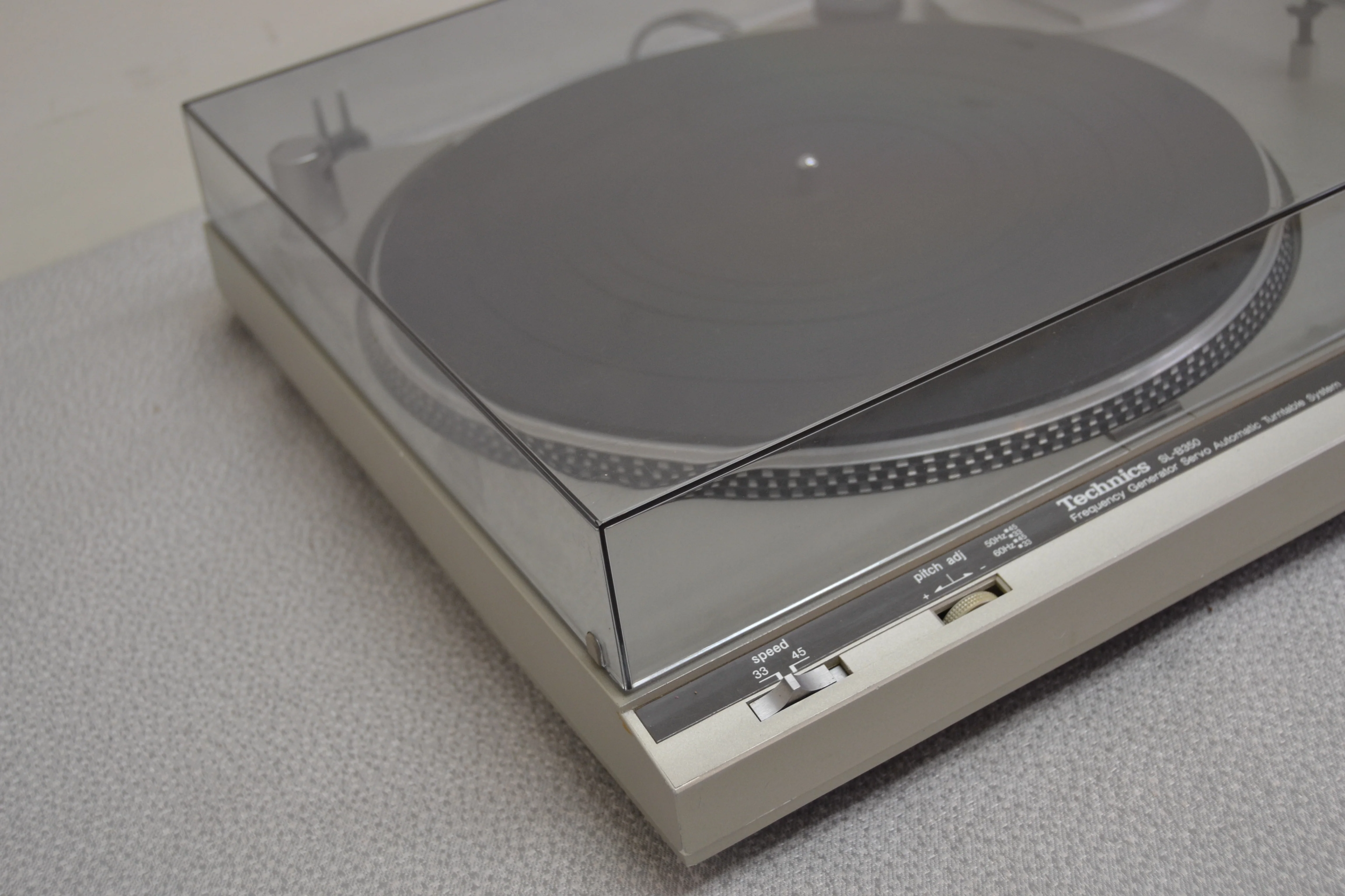 Technics SL-B350 Belt Drive Fully Automatic Turntable - Image 10