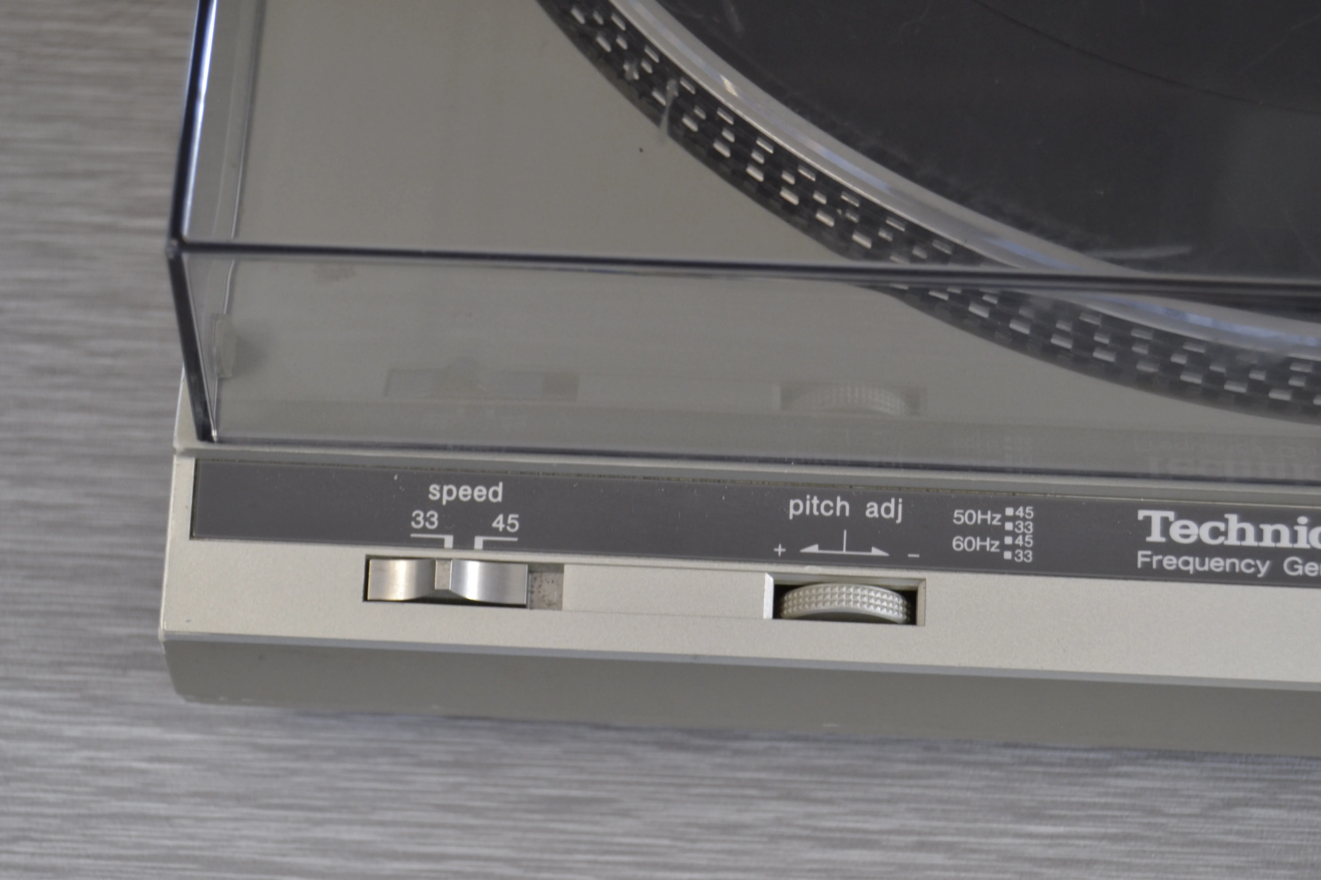 Technics SL-B350 Turntable - Image 8