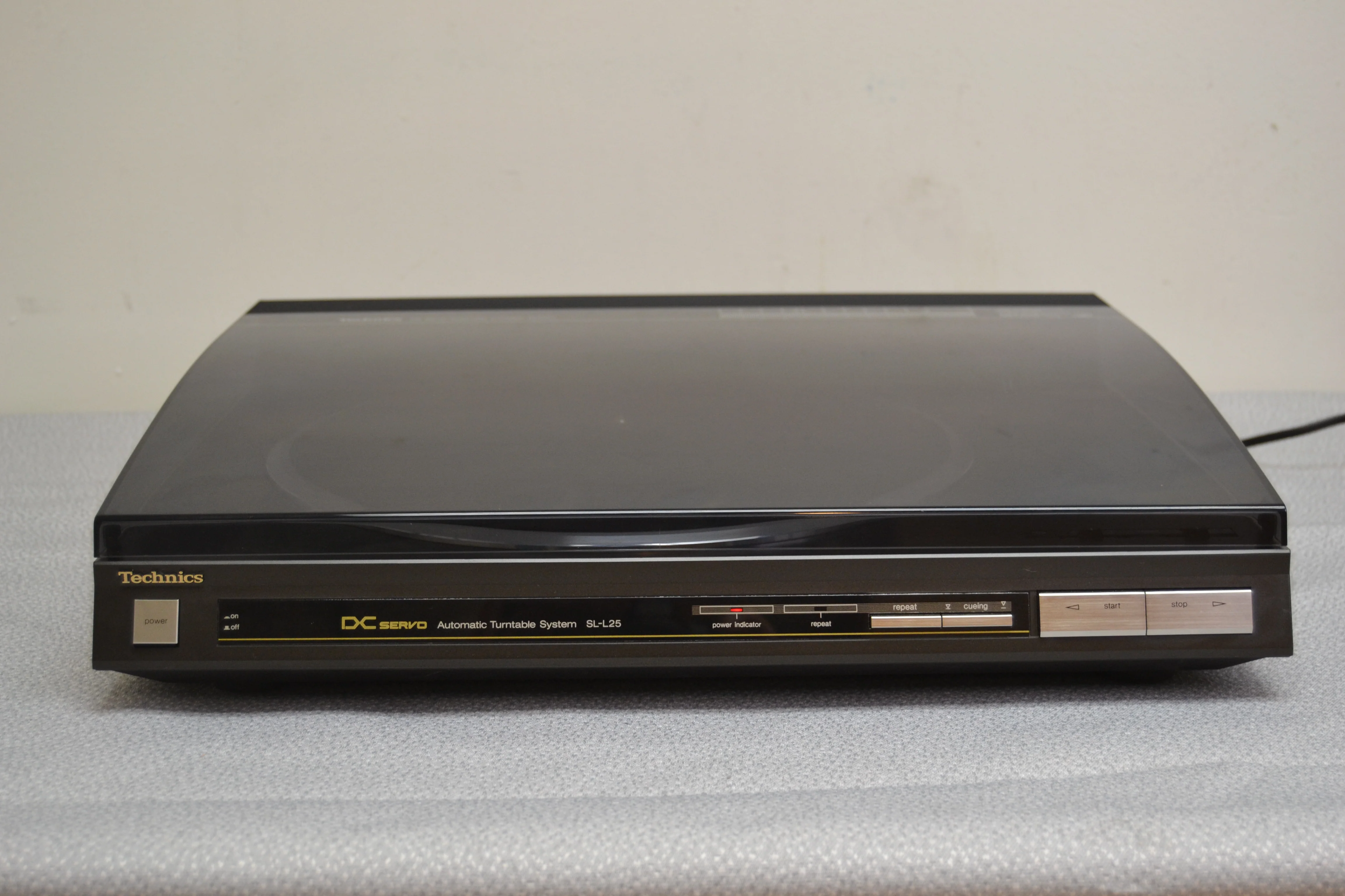 Technics SL-L25 Linear Tracking Turntable