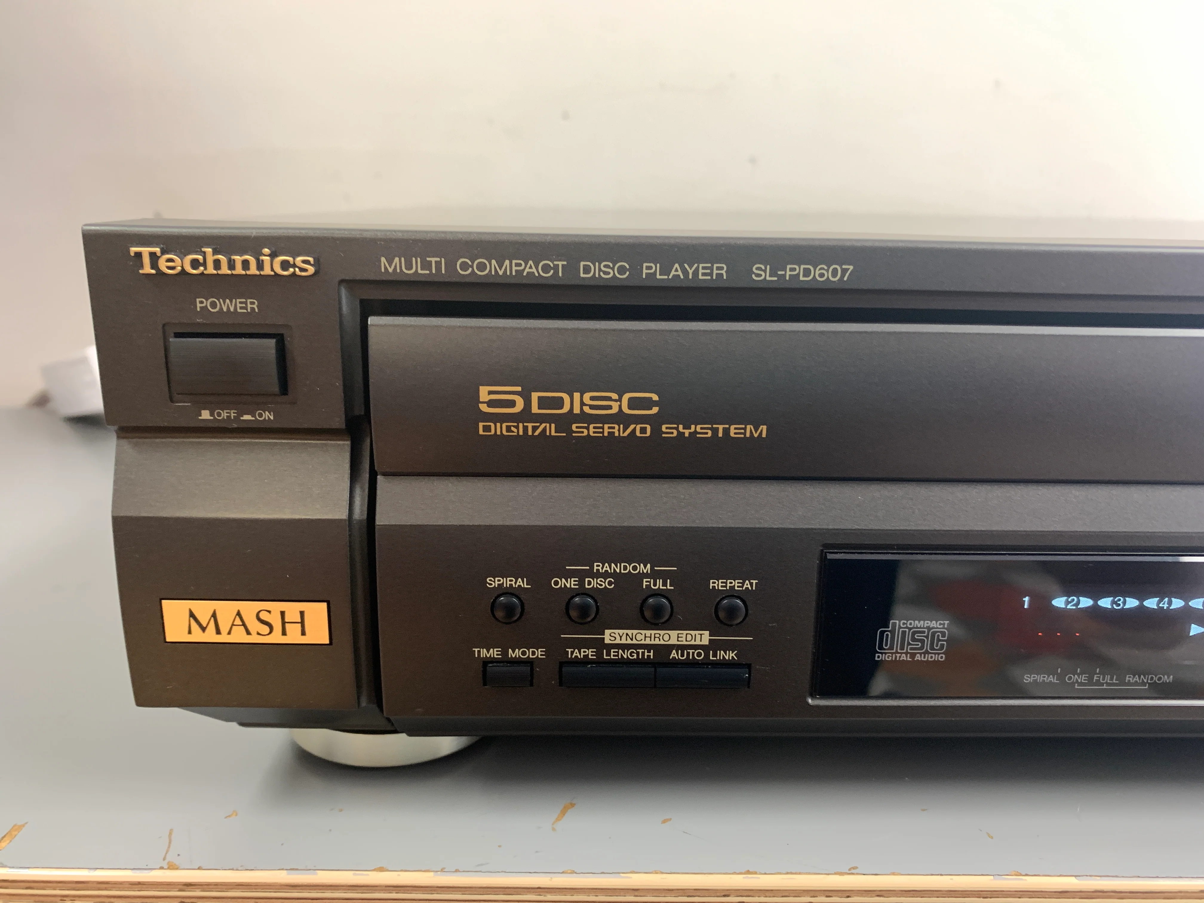 Technics SL-PD607 CD Player - Image 2