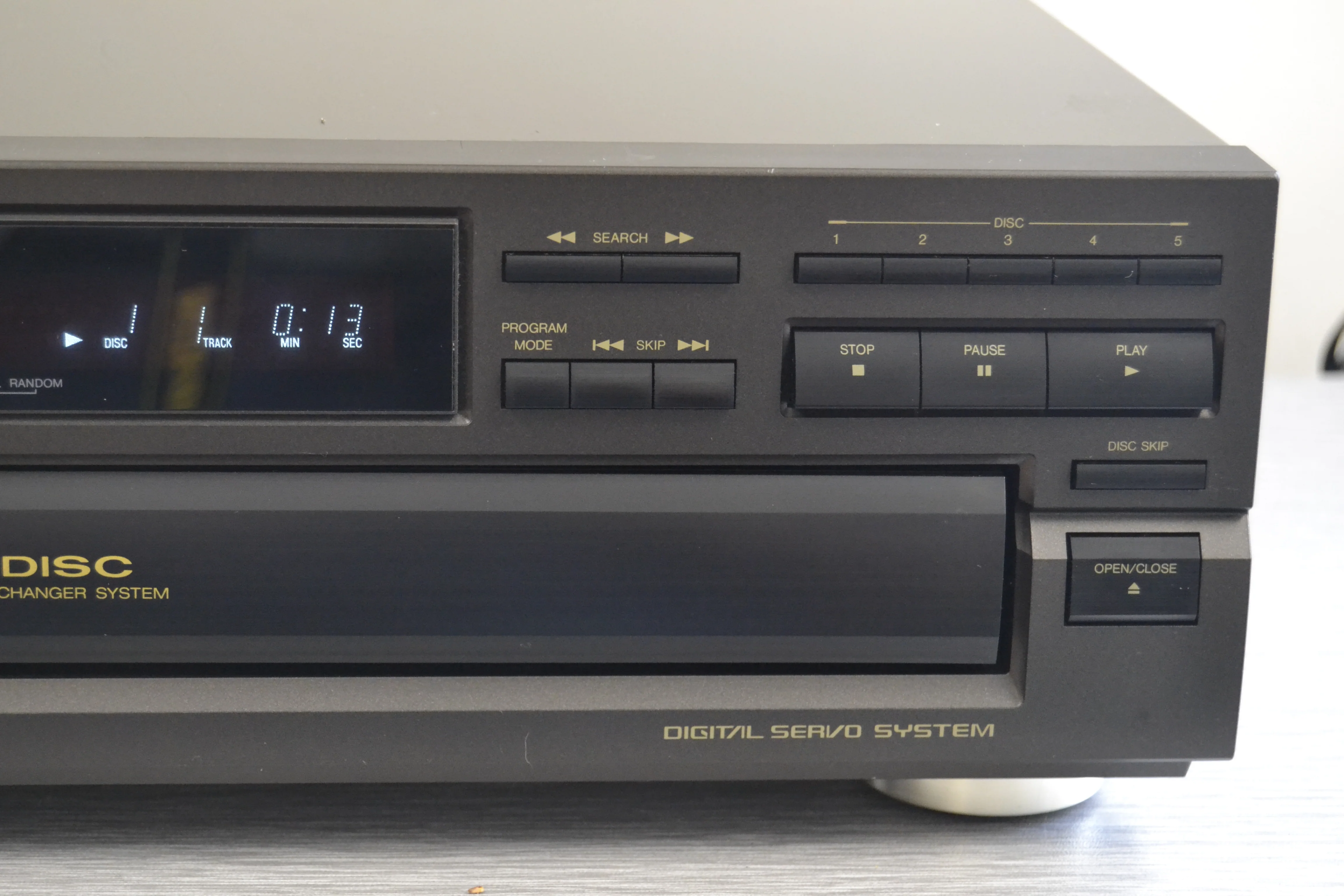 Technics SL-PD647 CD Carousel * 5 Discs - Image 4