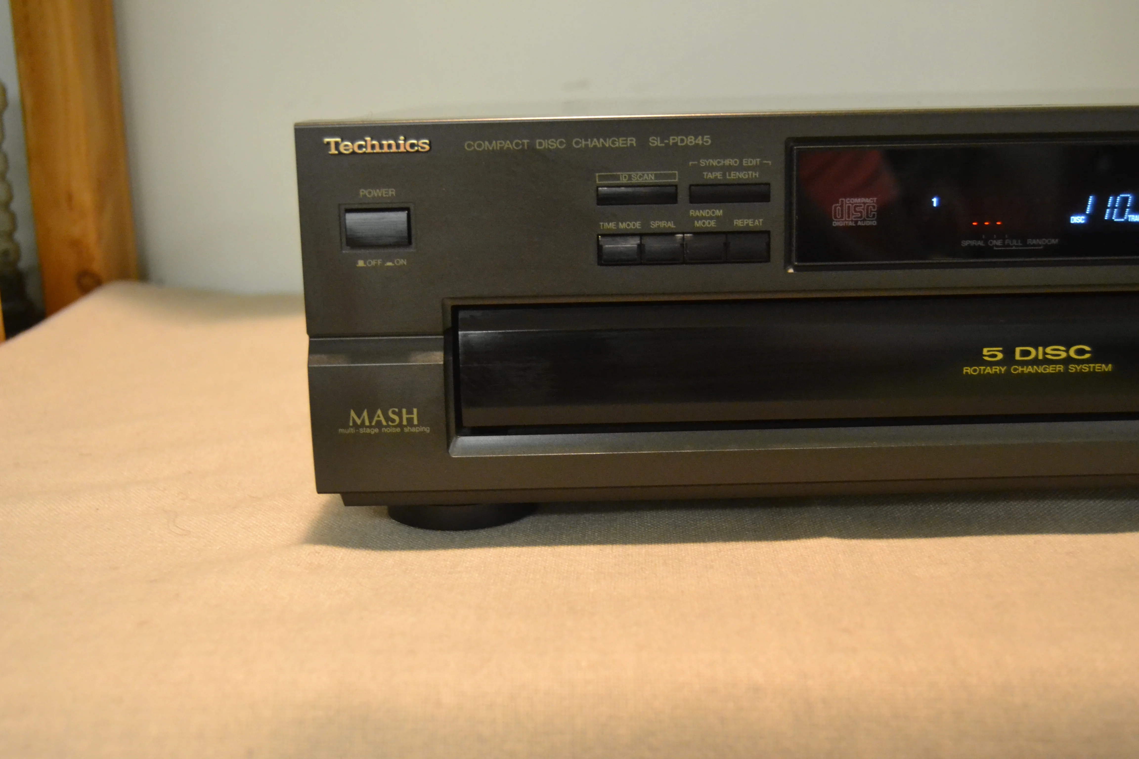 Technics SL-PD845 CD Carousel 5 Discs - Image 2