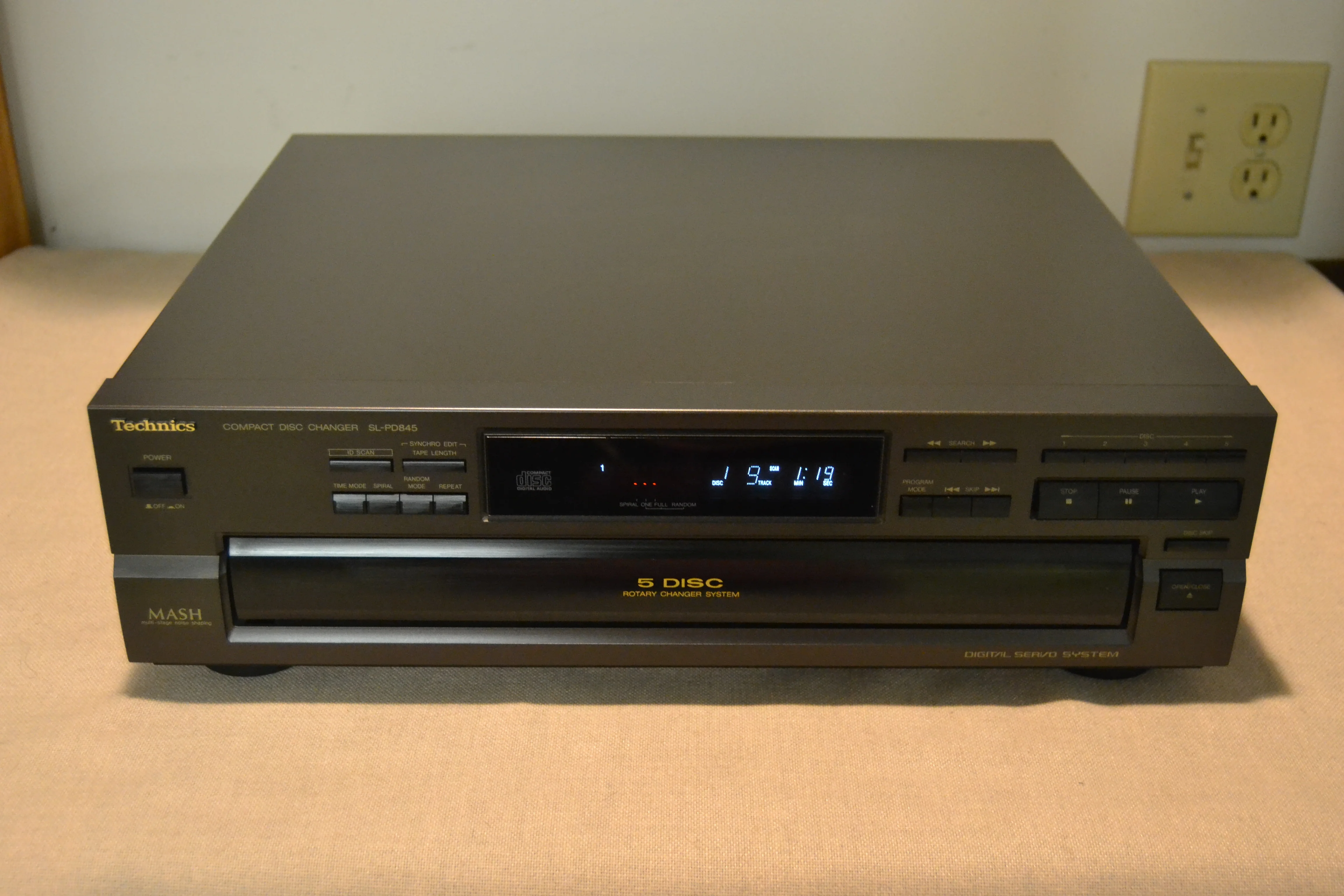 Technics SL-PD845 CD Carousel 5 Discs - Image 5