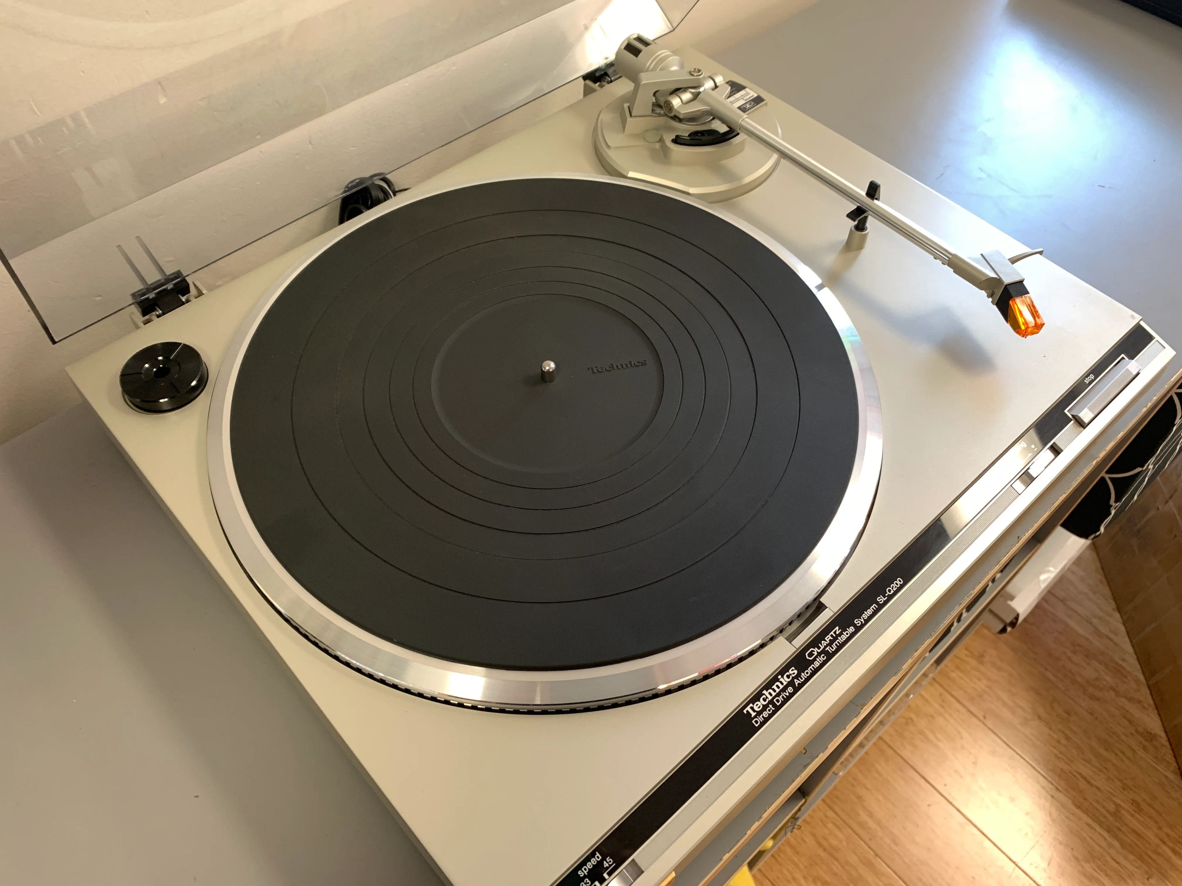 Technics SL Q-200 Turntable - Image 4
