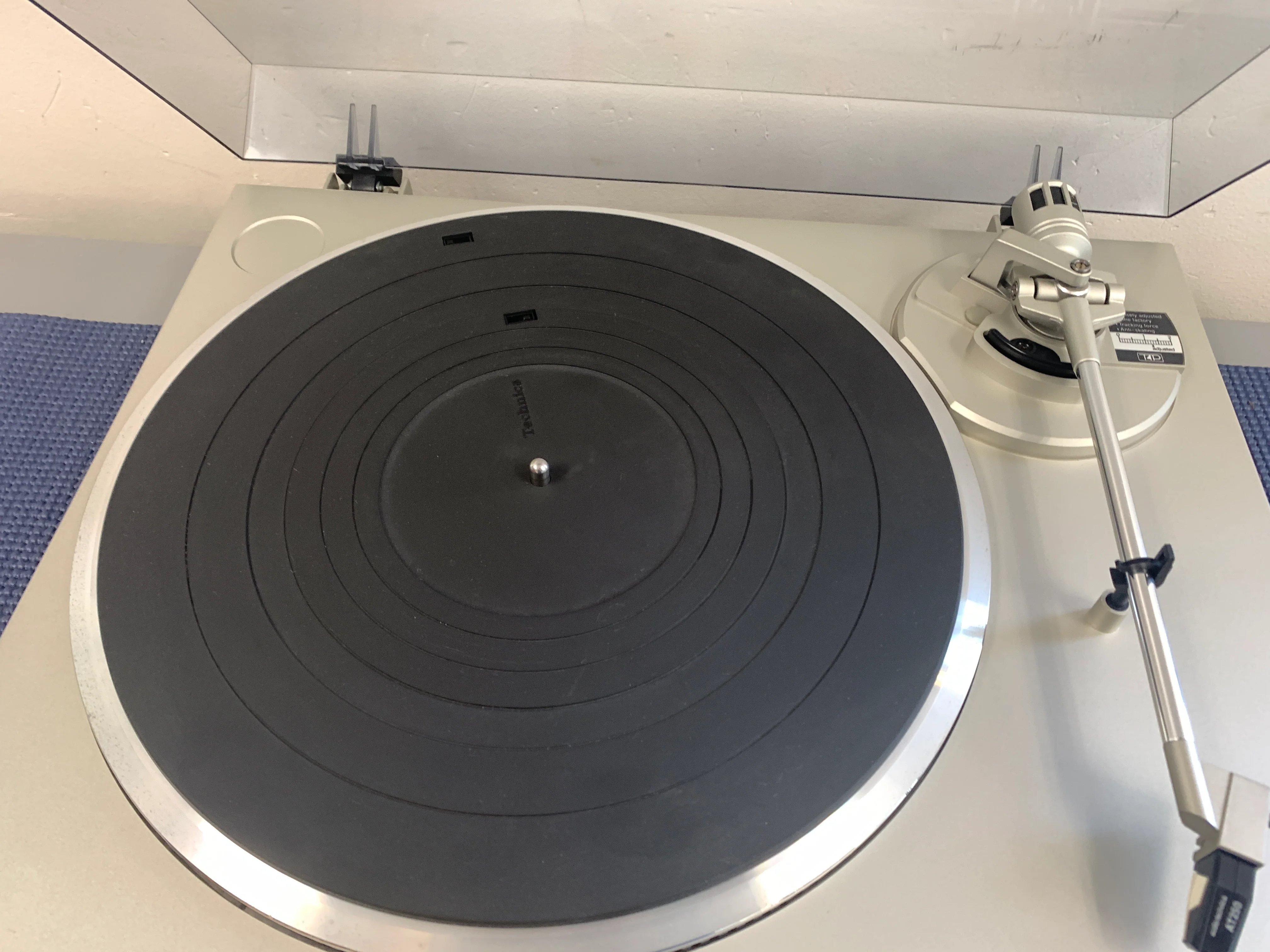 Technics SL-Q300 Direct Drive Fully Automatic Turntable - Image 10