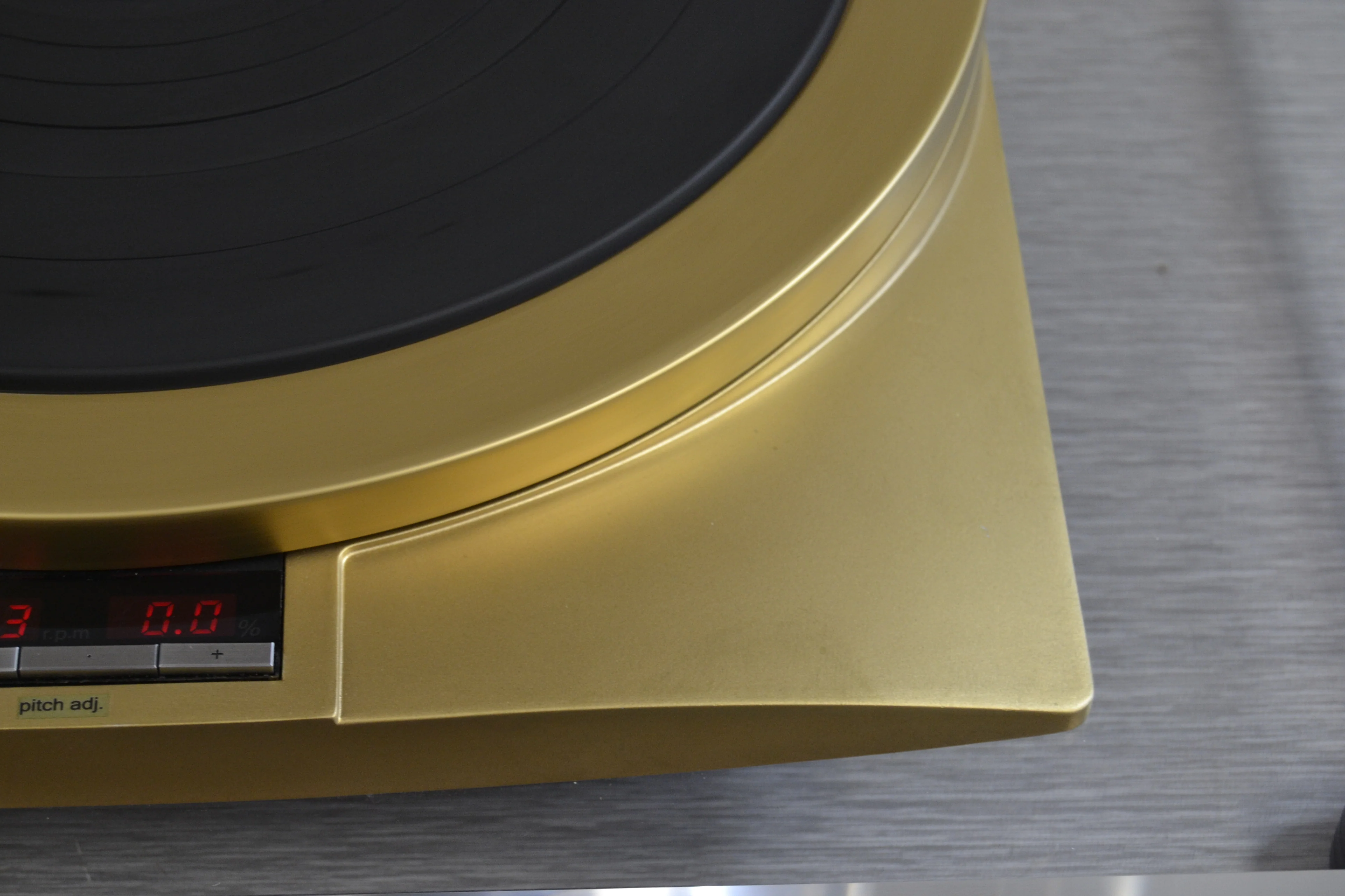 RARE Technics SP-15 Direct Drive Turntable GOLD - Custom Poly Plinth ! - Rebuilt and Recapped ! - Image 4