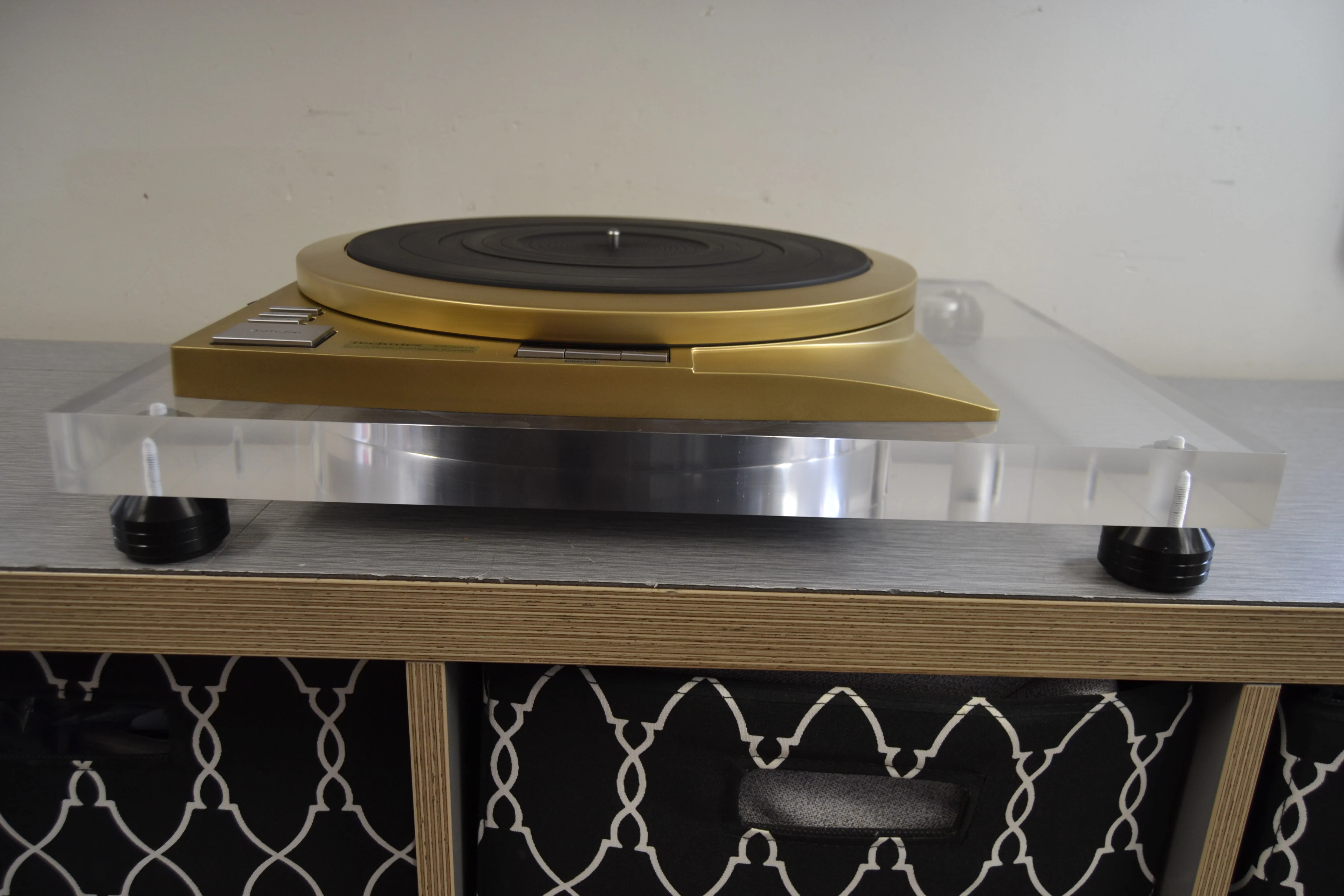 RARE Technics SP-15 Direct Drive Turntable GOLD - Custom Poly Plinth ! - Rebuilt and Recapped ! - Image 9
