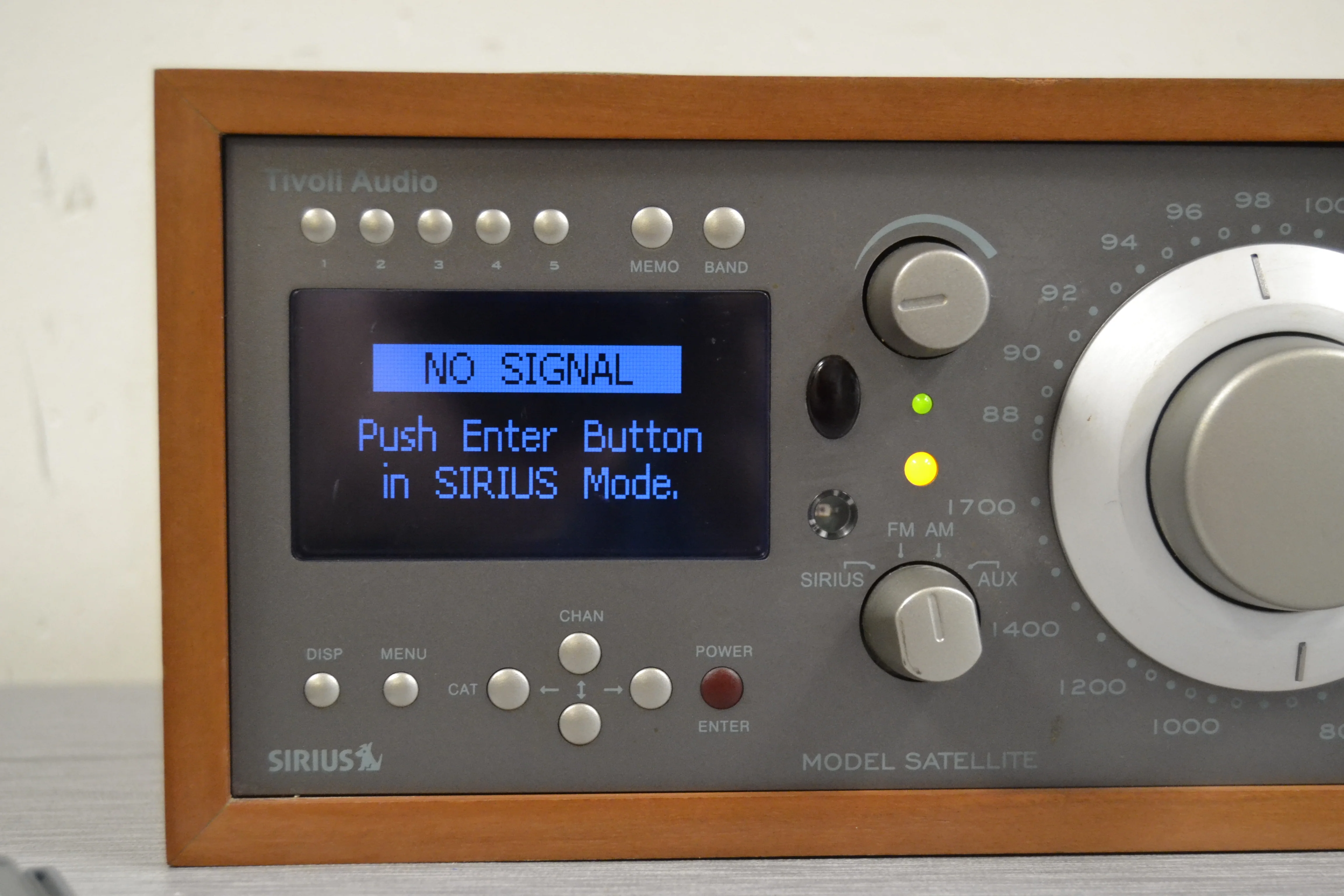 Tivoli Audio Model Satellite Radio * Remote * - Image 2