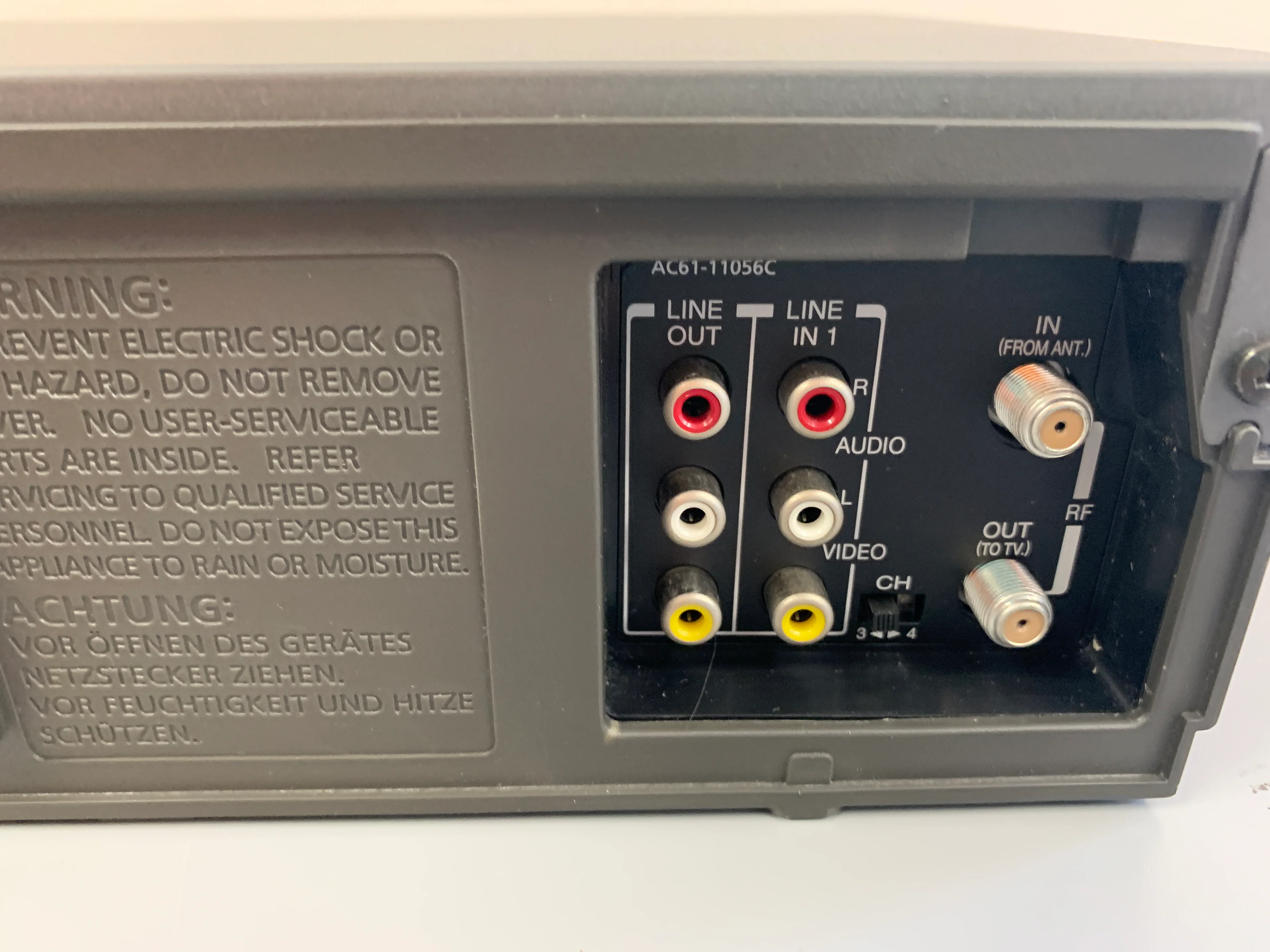 Toshiba M-645 VHS Player - Image 10