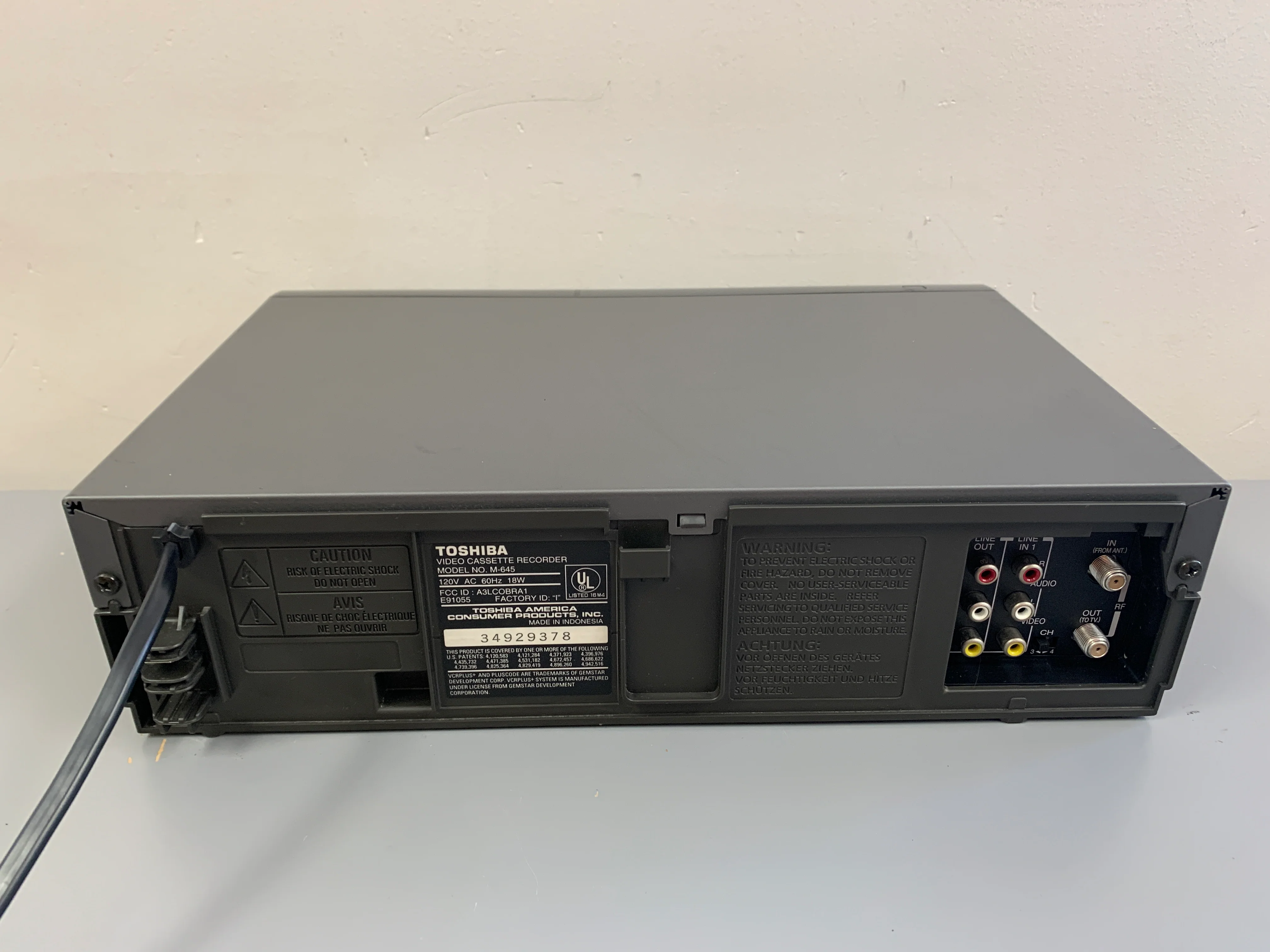 Toshiba M-645 VHS Player - Image 8