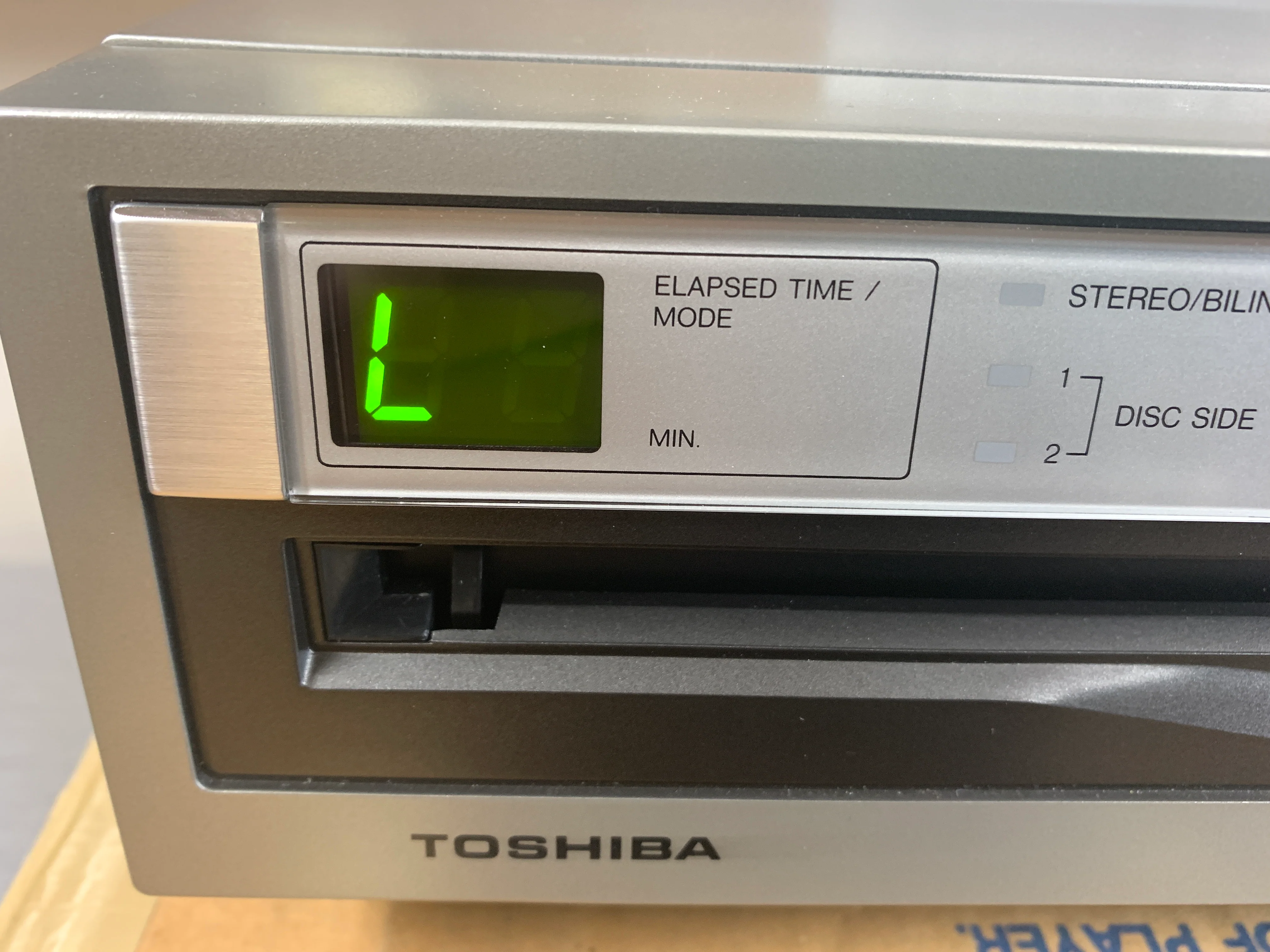 Toshiba VP-550 * CED RCA Video Disc Player * New Open Box * Serviced with New Belts * Box * Remote * Manual - Image 12