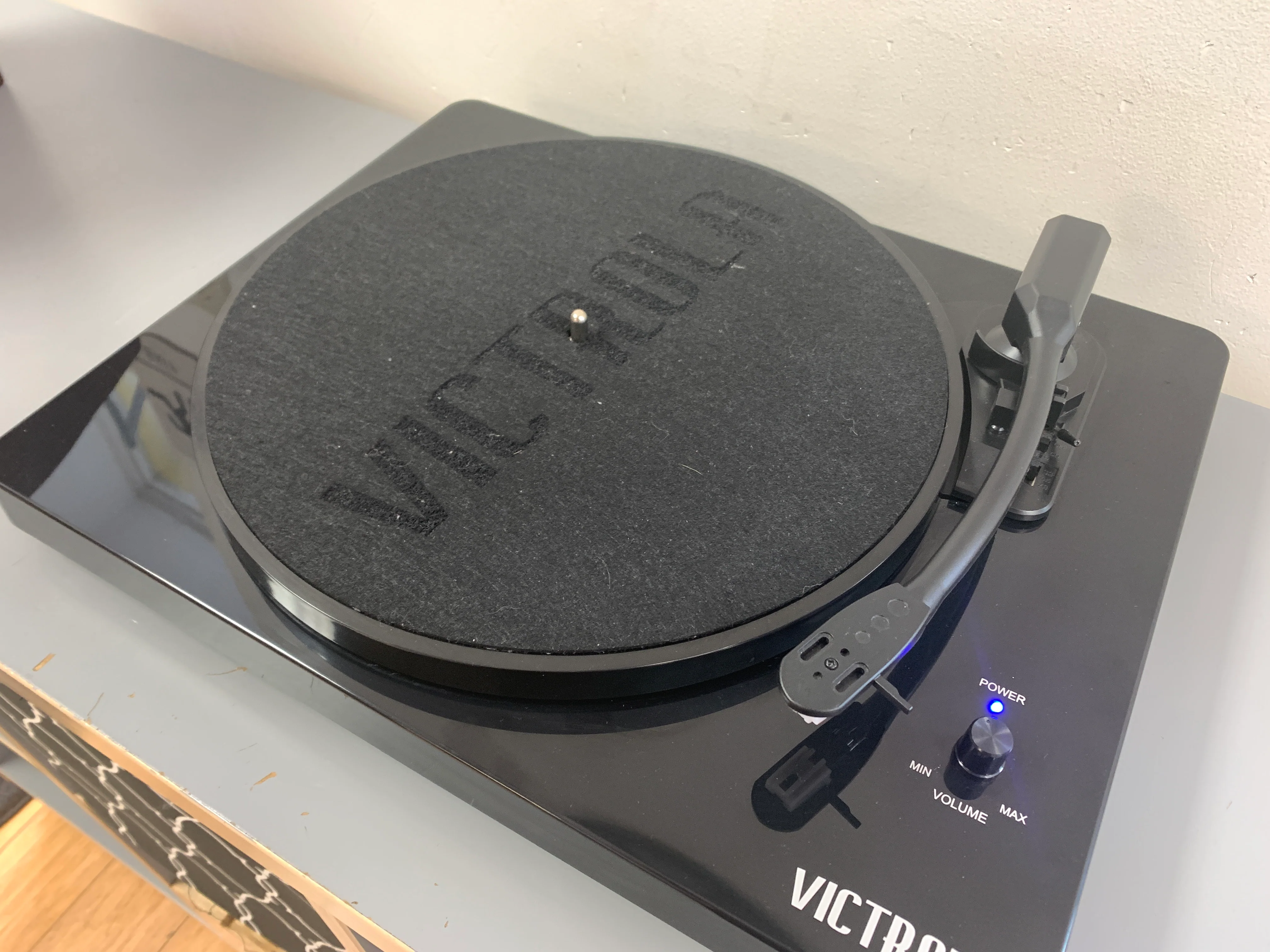 Victrola ITUT-420 Bluetooth Turntable - Image 2