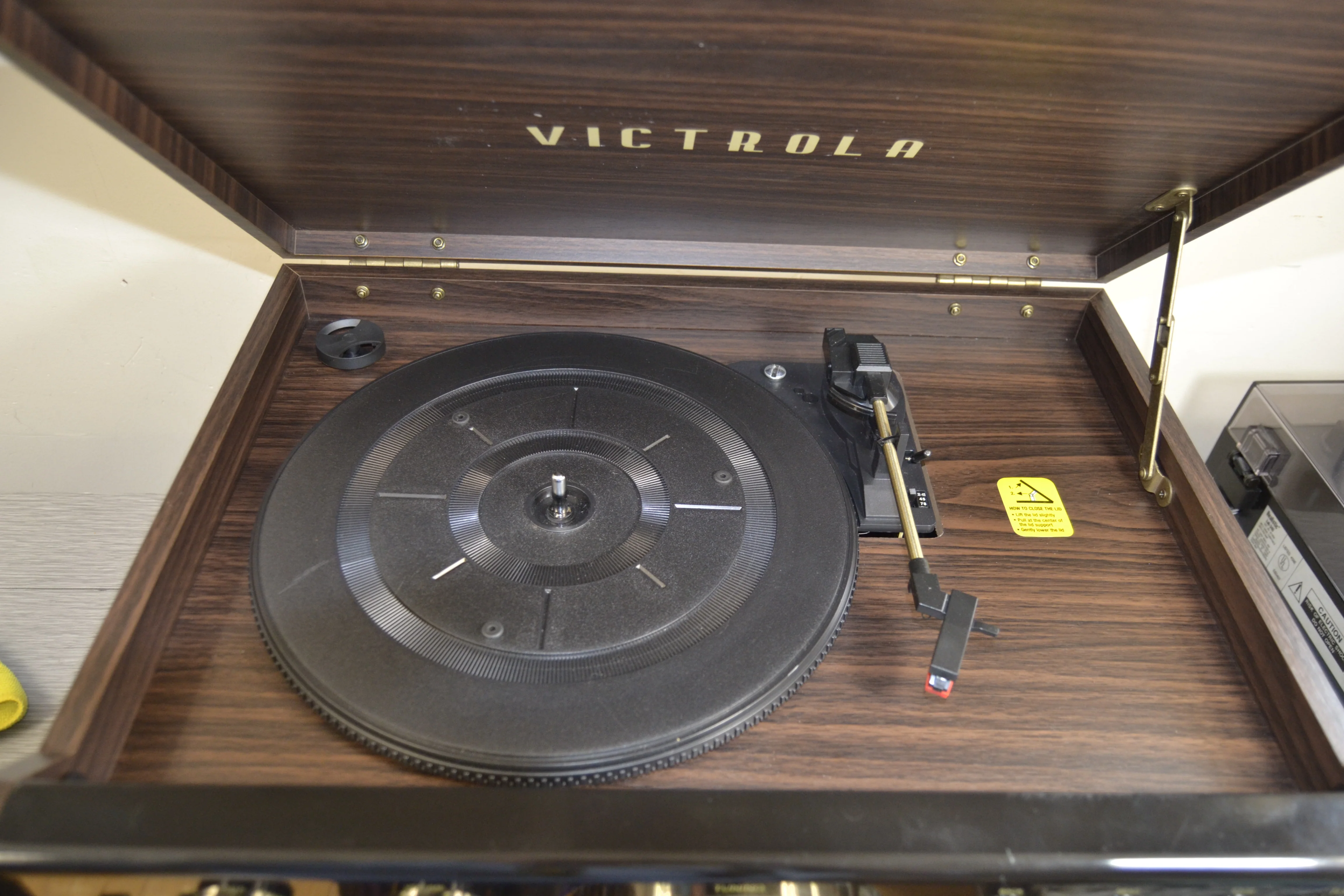 Victrola VTA-370B * All in One * Turntable * Radio * CD * Cassette * Speakers - Image 12