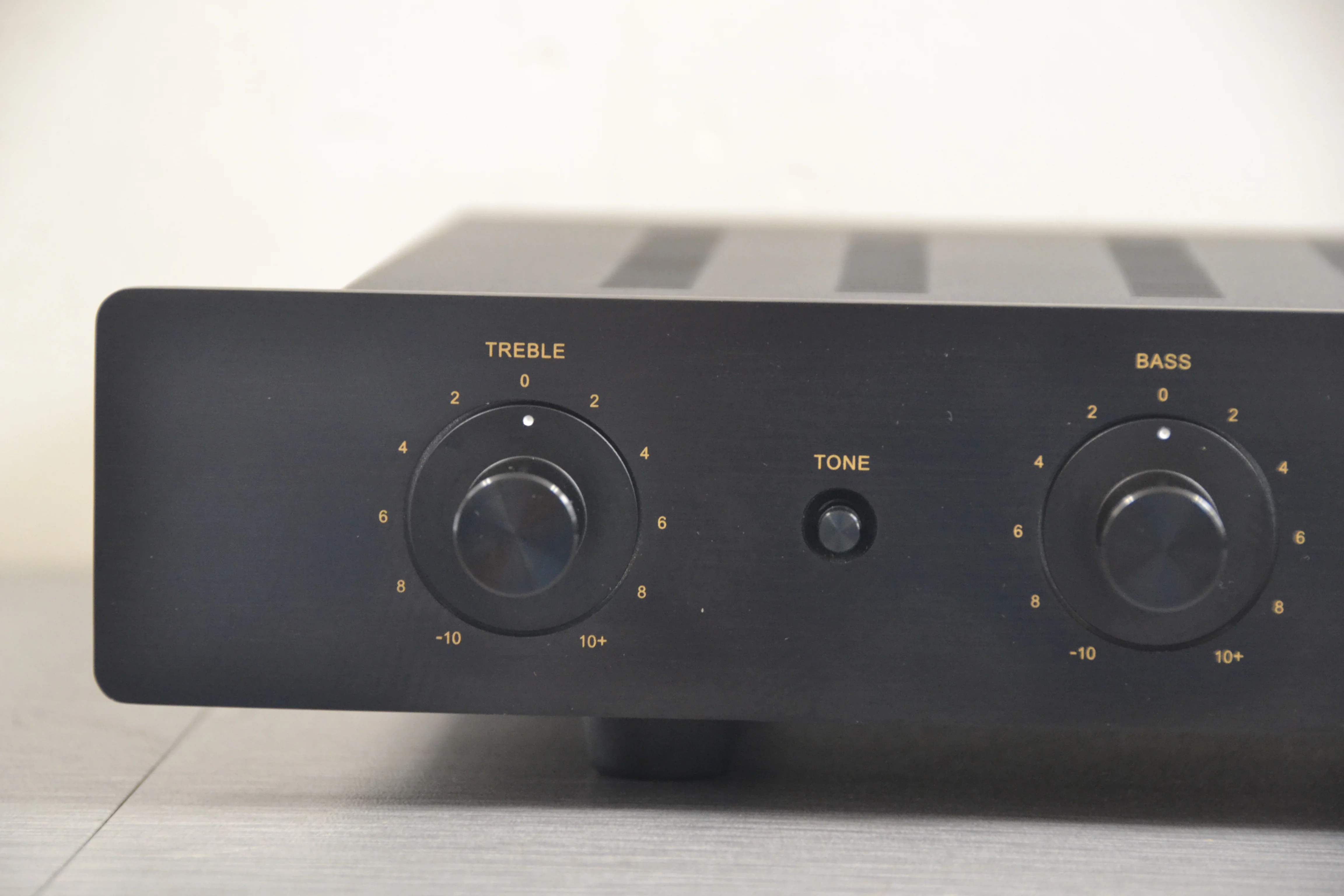 Vincent SA-31 Hybrid Stereo Preamplifier (2003-18) - Image 2